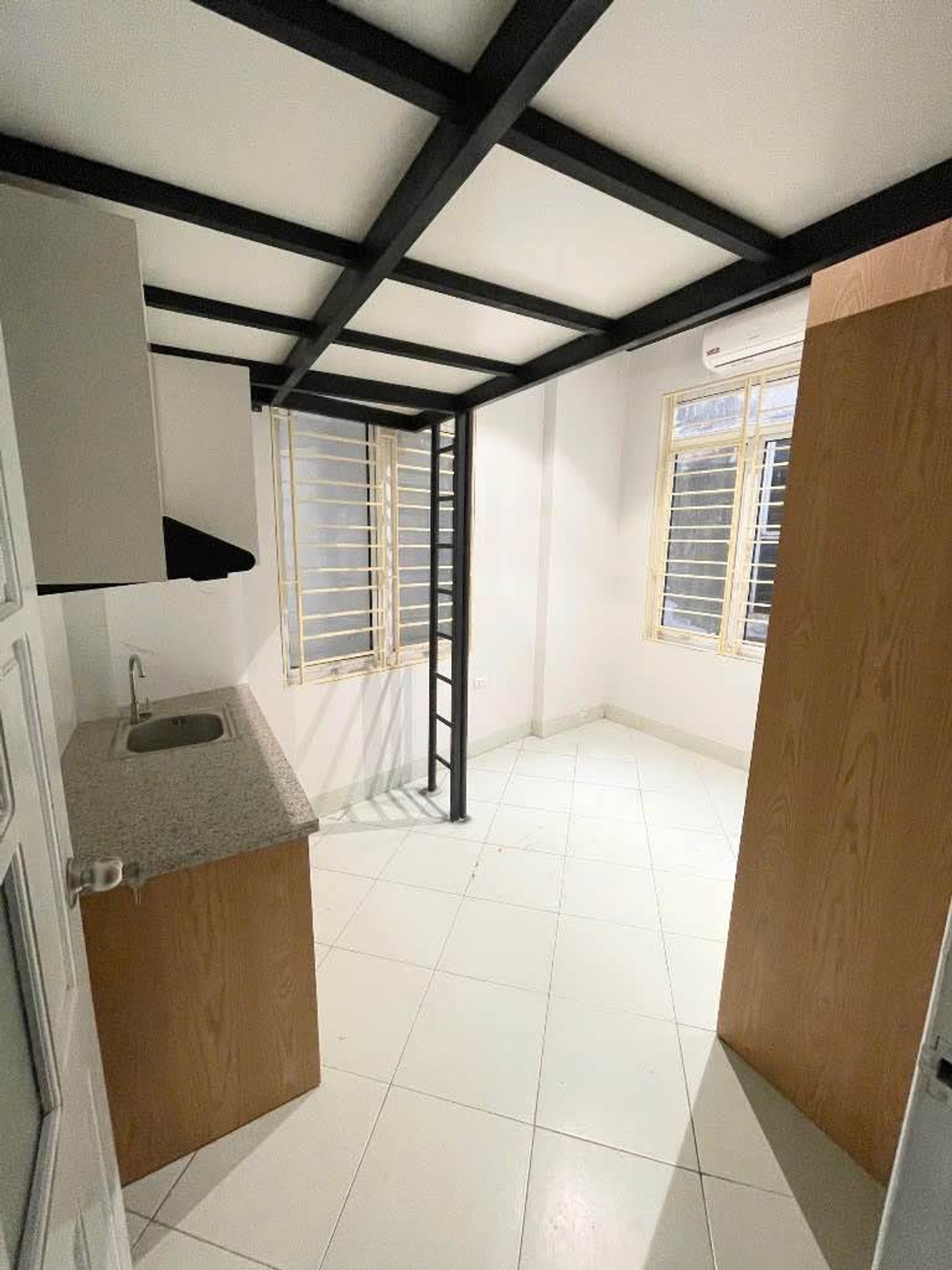 Bán nhà Minh Khai - diện tích 43m2 5 tầng - Nhà gần phố thoáng sáng - giá 8,9 tỷ
