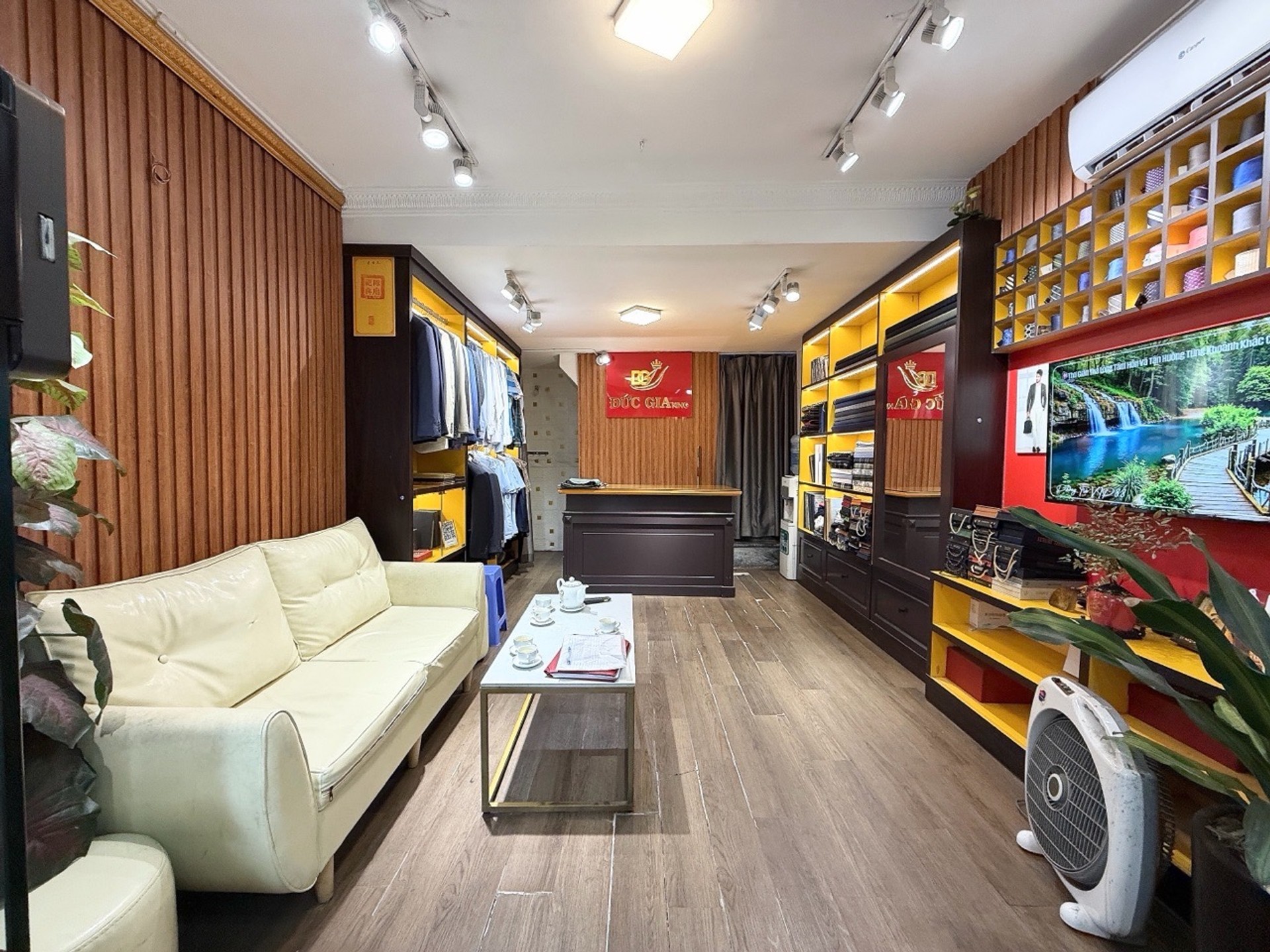 Bán nhà Ngõ Bà Triệu - diện tích 22m2 4 tầng - Ô TÔ TRÁNH, KINH DOANH ĐẮC ĐỊA - giá 26,5 tỷ