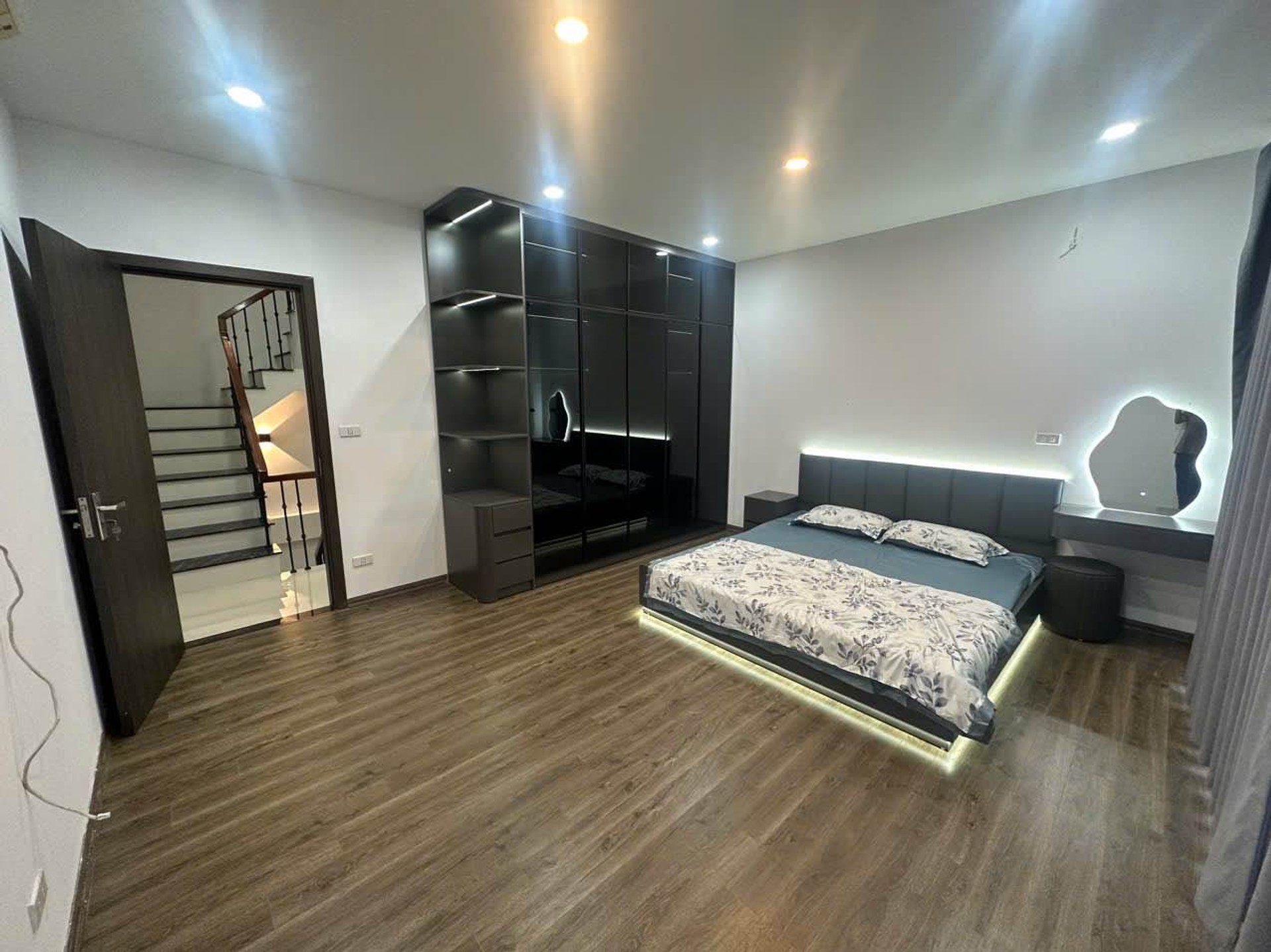 Bán nhà Dương Văn Bé - diện tích 42m2 5 tầng - Lô góc - giá 10,9 tỷ