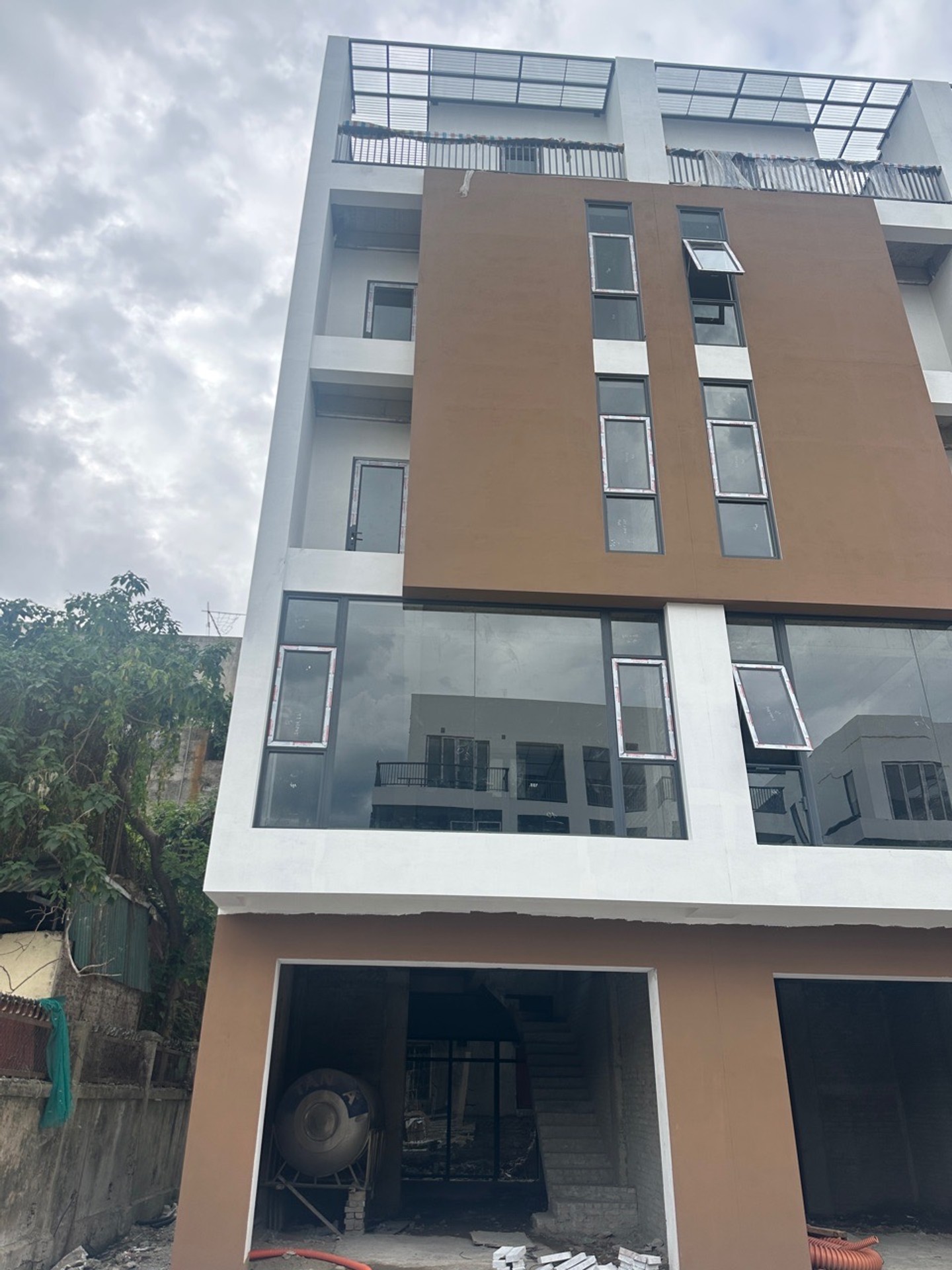 Bán nhà Lạc Trung - diện tích 112m2 5 tầng - Ô tô tránh - giá 42 tỷ