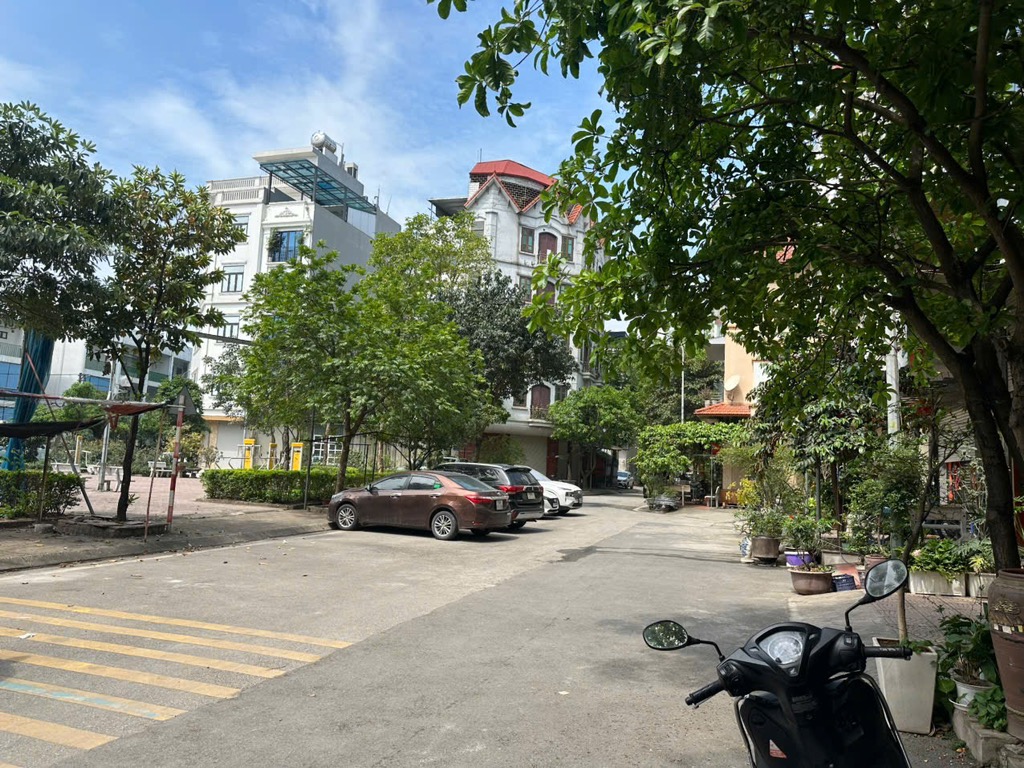 Bán nhà Yên Sở - diện tích 56m2 5 tầng - Nhà chia lô ô tô vòng quanh - giá 18,6 tỷ