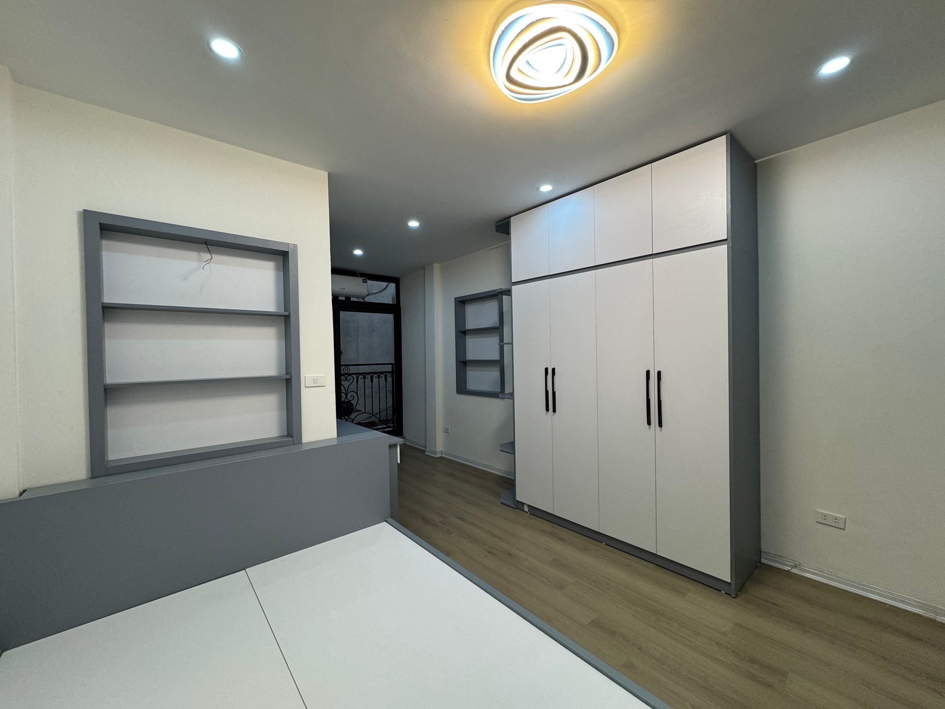 Bán nhà Hồng Mai - diện tích 25m2 5 tầng - Nhà mới full nội thất - giá 8,19 tỷ