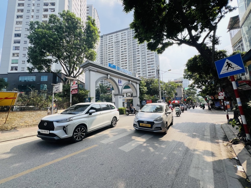 Bán nhà Trương Định - diện tích 74.3m2 1 tầng - mặt phố kinh doanh sầm uất - giá 30,5 tỷ