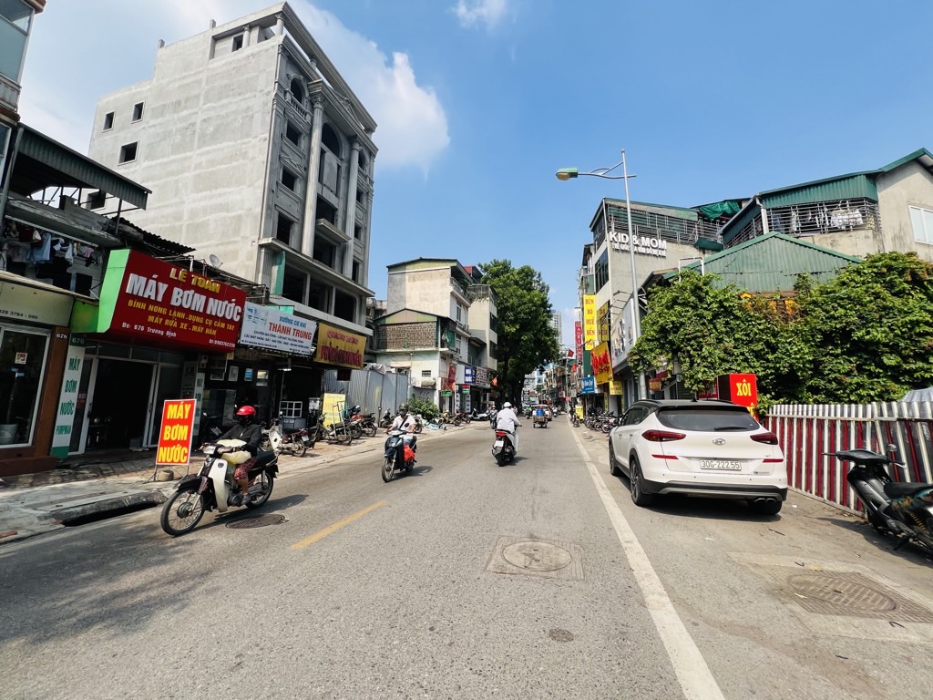 Bán nhà Trương Định - diện tích 74.3m2 1 tầng - mặt phố kinh doanh sầm uất - giá 30,5 tỷ