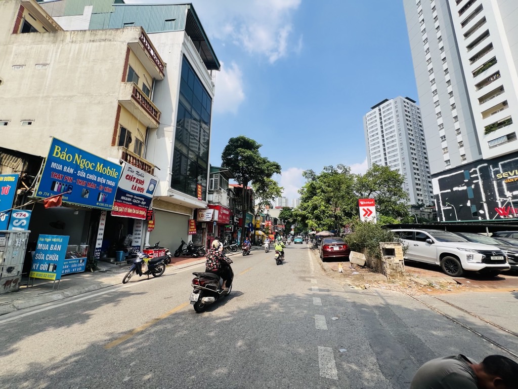 Bán nhà Trương Định - diện tích 74.3m2 1 tầng - mặt phố kinh doanh sầm uất - giá 30,5 tỷ