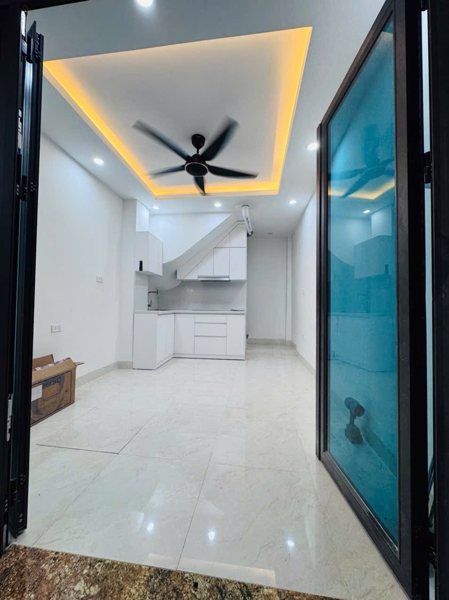 Bán nhà Đê La Thành - diện tích 16m2 5 tầng - Nhà mới kính koong - giá 5,45 tỷ