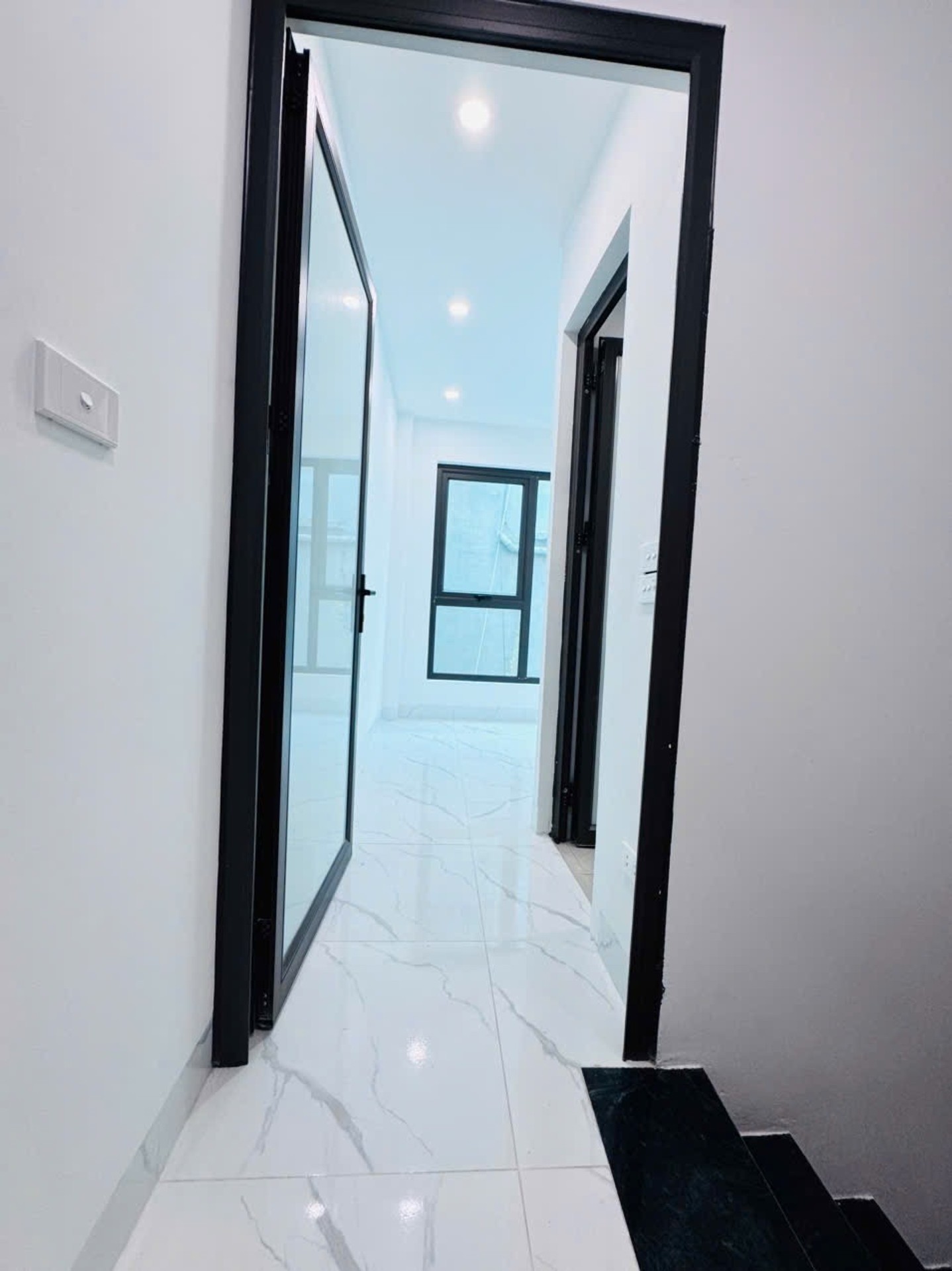 Bán nhà Đê La Thành - diện tích 16m2 5 tầng - Nhà mới kính koong - giá 5,45 tỷ