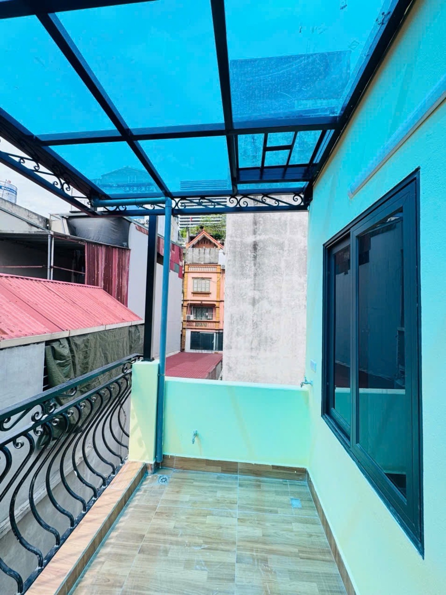 Bán nhà Đê La Thành - diện tích 16m2 5 tầng - Nhà mới kính koong - giá 5,45 tỷ
