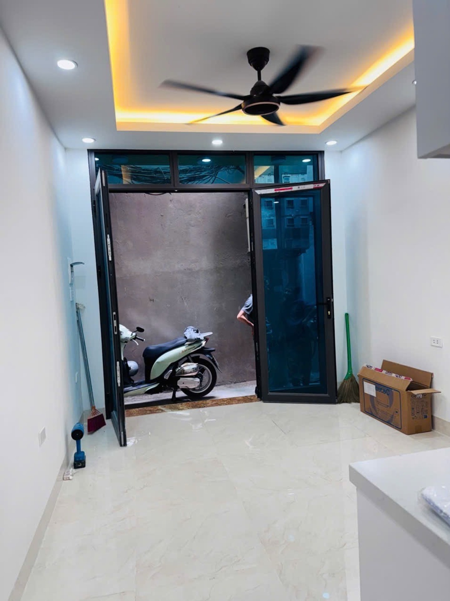Bán nhà Đê La Thành - diện tích 16m2 5 tầng - Nhà mới kính koong - giá 5,45 tỷ