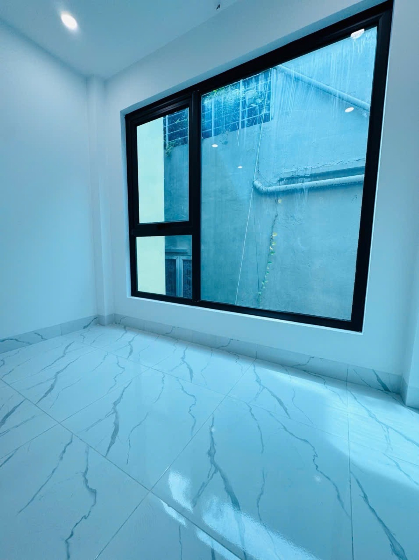 Bán nhà Đê La Thành - diện tích 16m2 5 tầng - Nhà mới kính koong - giá 5,45 tỷ