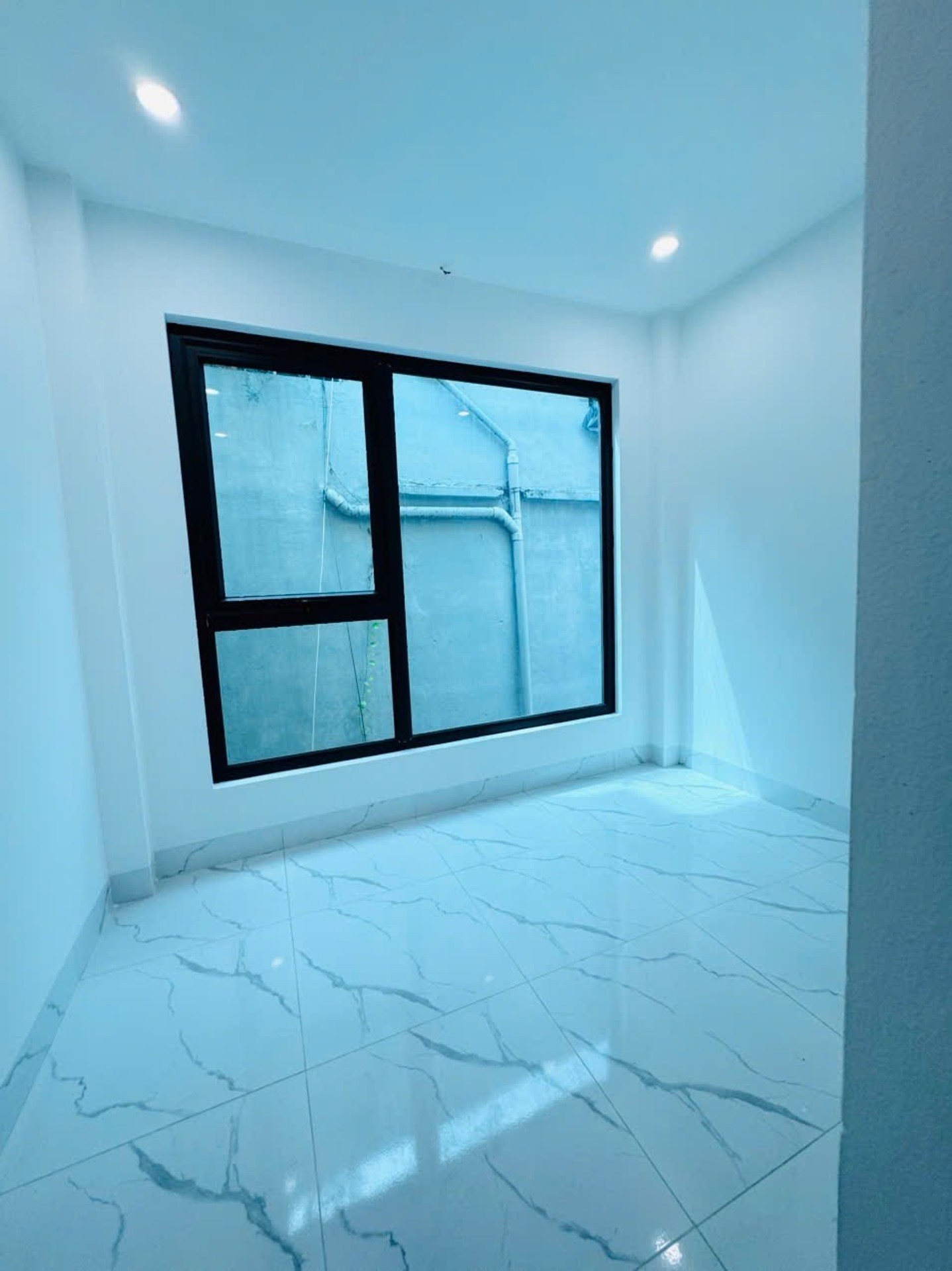 Bán nhà Đê La Thành - diện tích 16m2 5 tầng - Nhà mới kính koong - giá 5,45 tỷ
