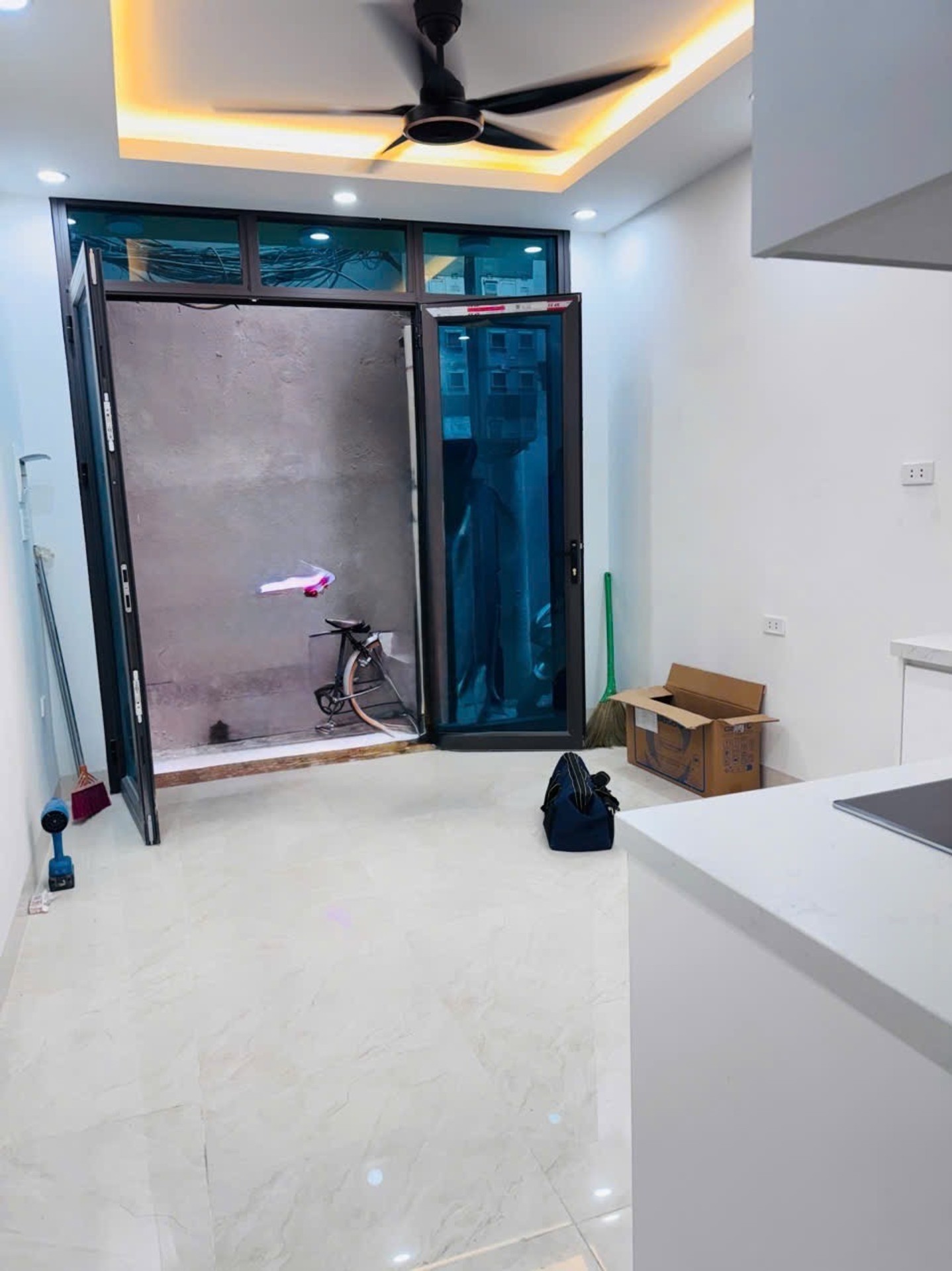 Bán nhà Đê La Thành - diện tích 16m2 5 tầng - Nhà mới kính koong - giá 5,45 tỷ