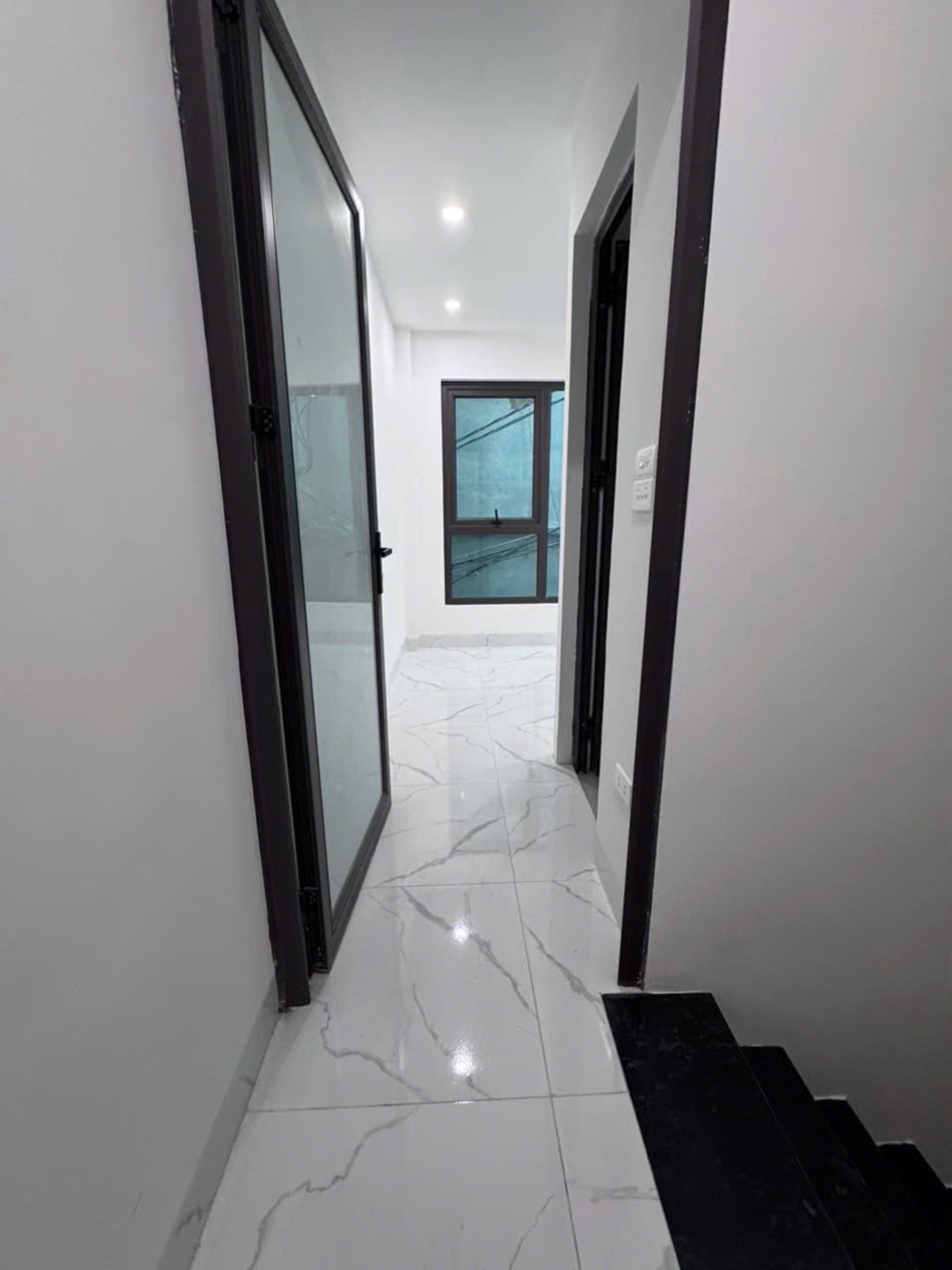 Bán nhà Đê La Thành - diện tích 16m2 5 tầng - Nhà mới kính koong - giá 5,45 tỷ