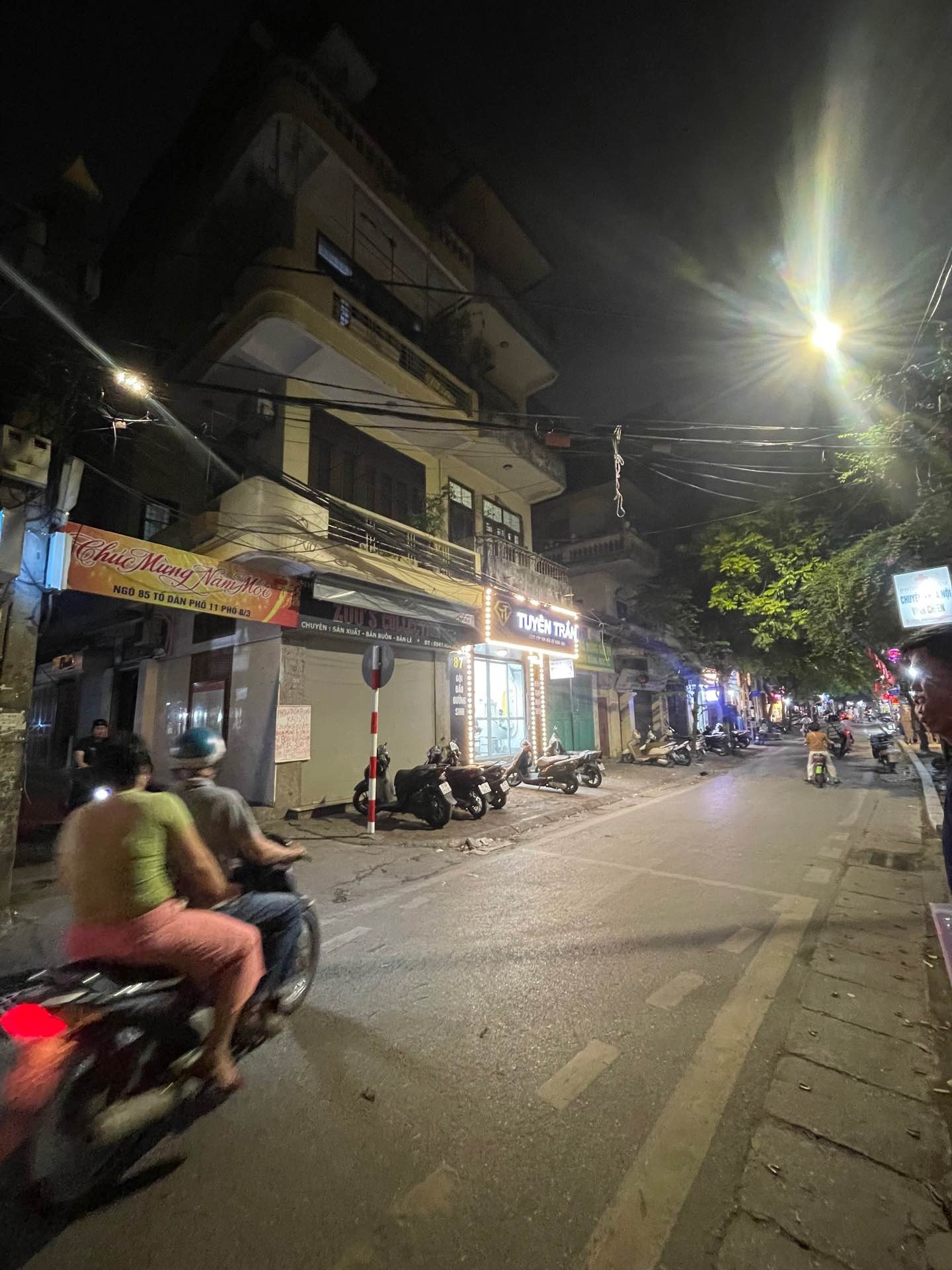 Bán nhà Phố 8/3 - diện tích 55m2 3 tầng - LÔ GÓC - Ô TÔ TRÁNH - giá 23 tỷ