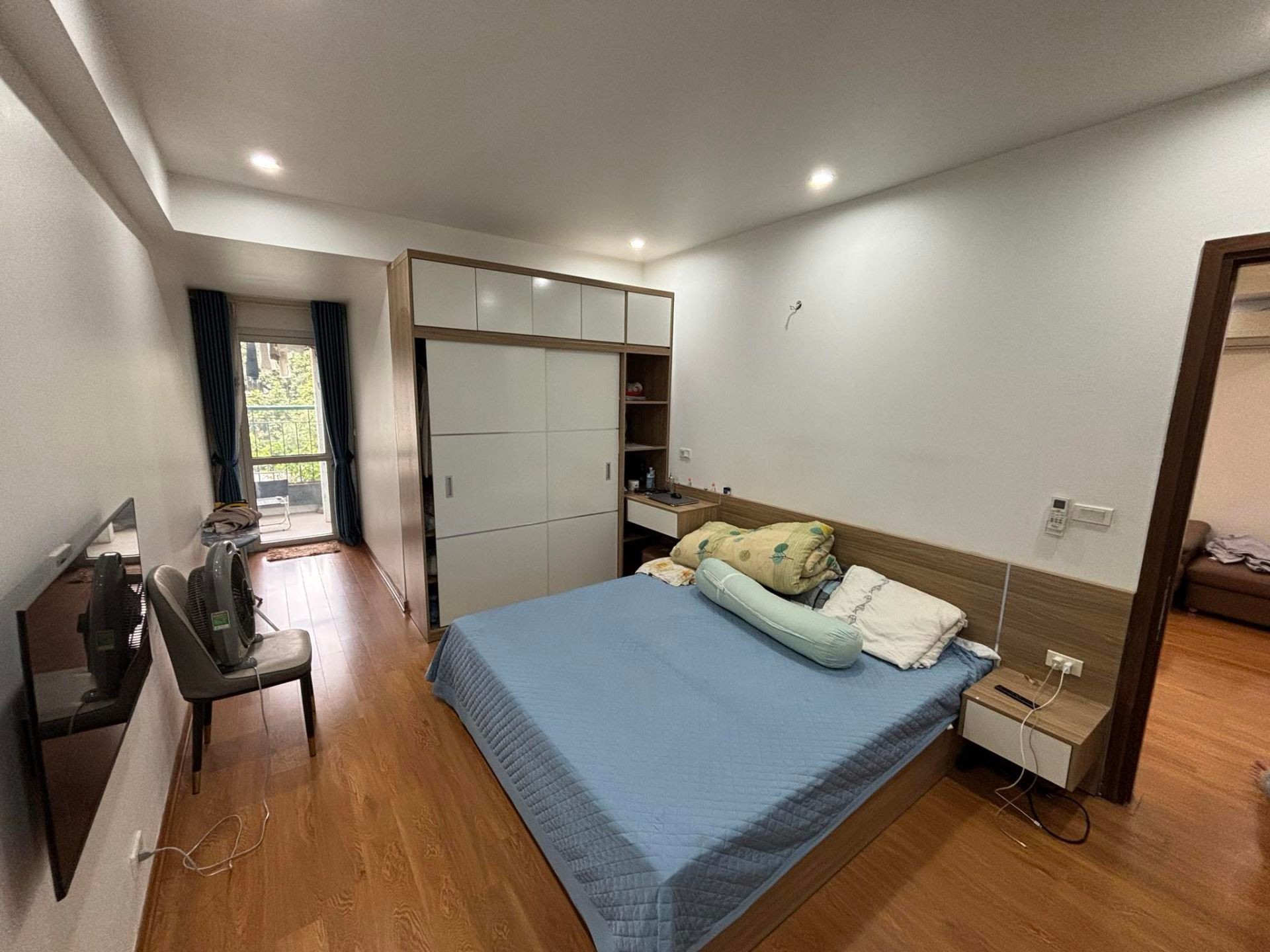 Bán nhà Trần Thủ Độ - diện tích 71m2 3 tầng - Căn hộ chung cư South Building - giá 5,68 tỷ