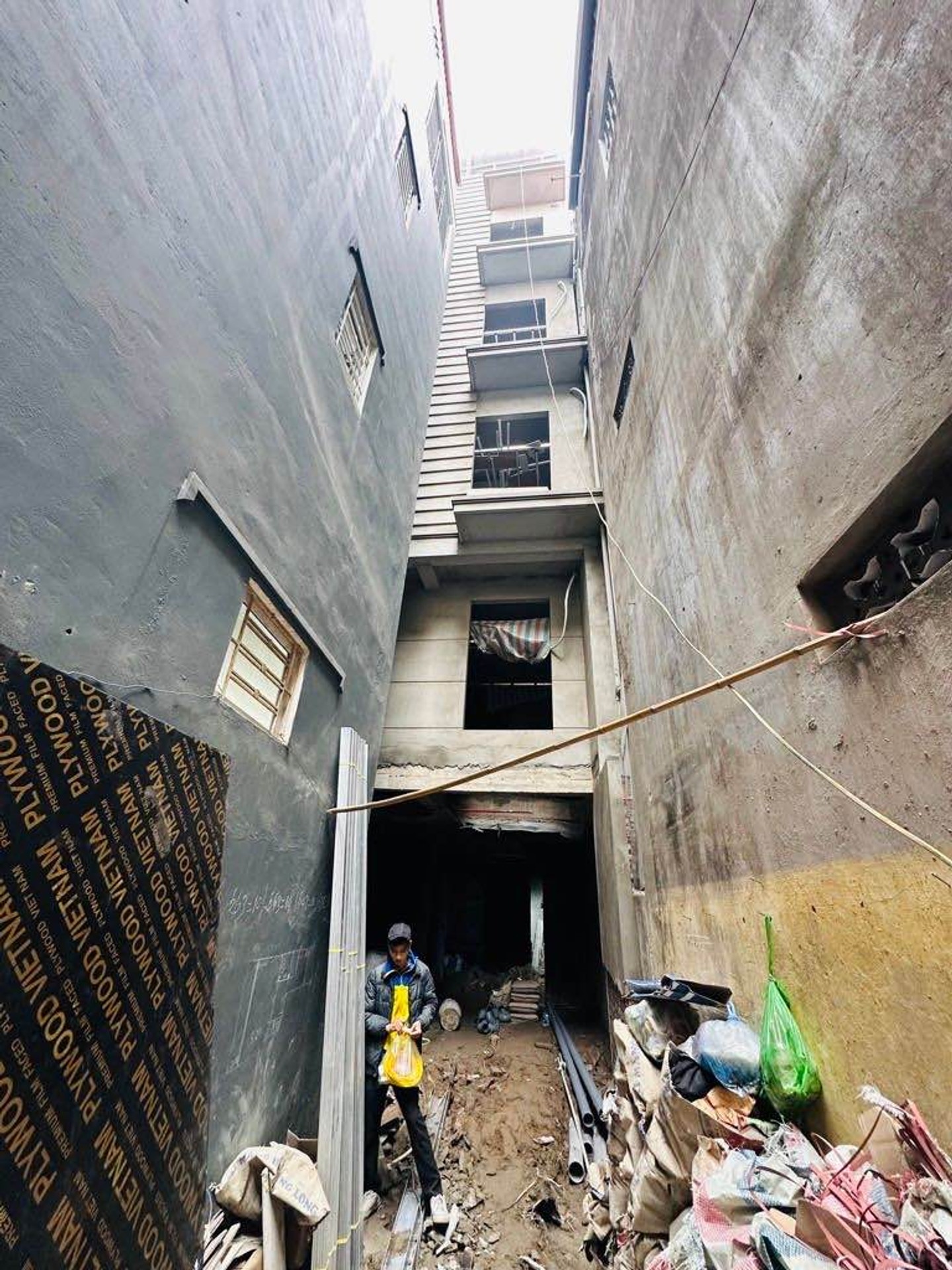 Bán nhà Đường Láng - diện tích 95m2 7 tầng - Nhà xây mới, ô tô tránh - giá 29,5 tỷ