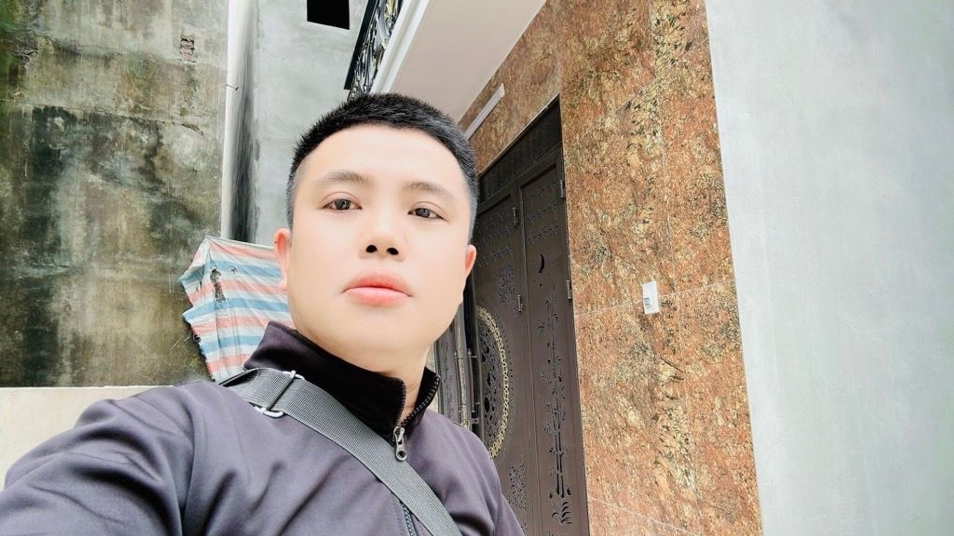 Bán nhà Đê Nguyễn Khoái - diện tích 44m2 5 tầng - Nhà mới kính koong, full nội thất - giá 6,45 tỷ