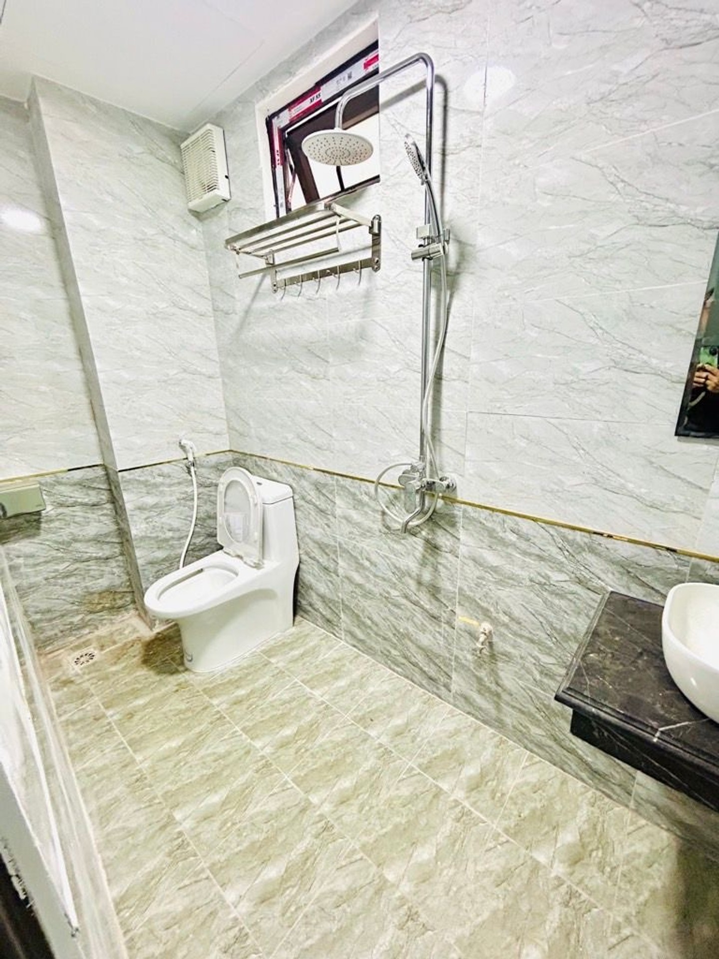 Bán nhà Đê Nguyễn Khoái - diện tích 44m2 5 tầng - Nhà mới kính koong, full nội thất - giá 6,45 tỷ
