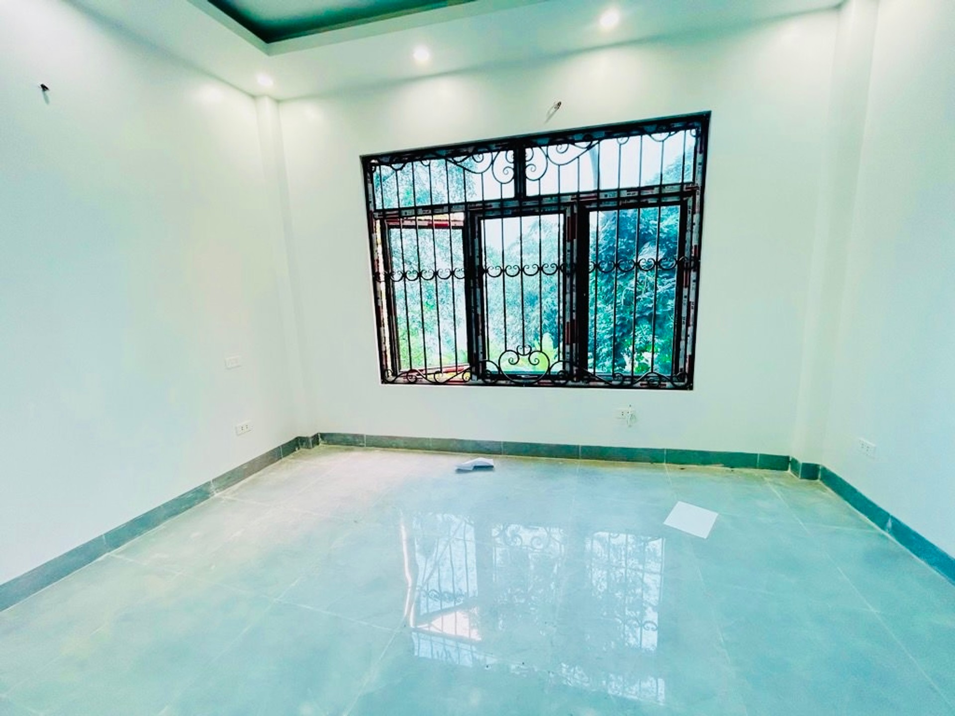 Bán nhà Đê Nguyễn Khoái - diện tích 44m2 5 tầng - Nhà mới kính koong, full nội thất - giá 6,45 tỷ