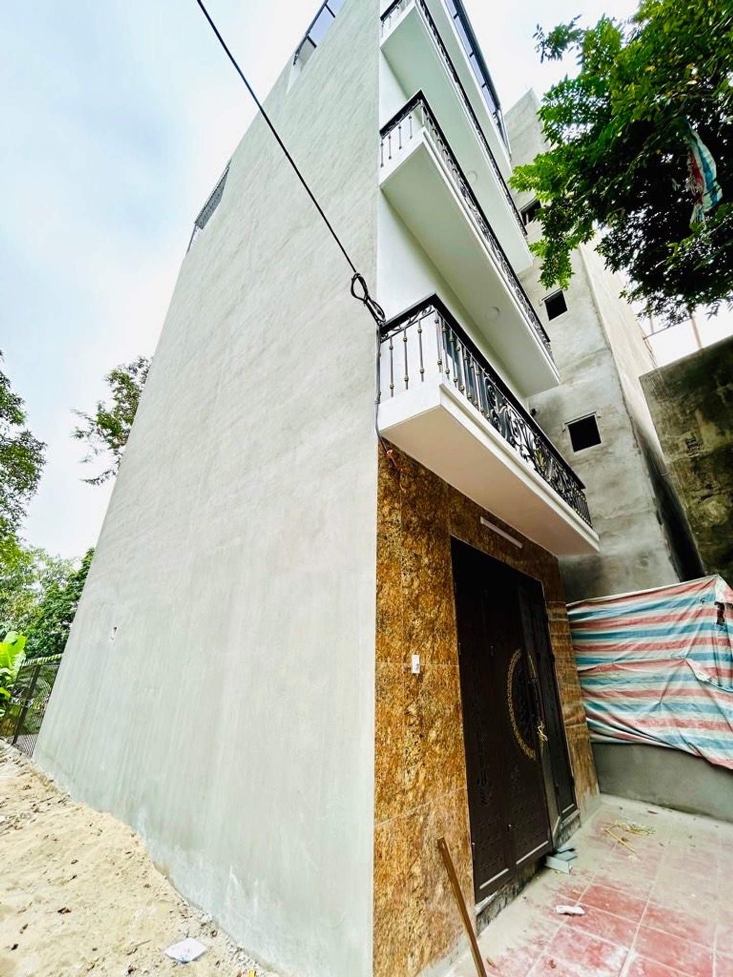 Bán nhà Đê Nguyễn Khoái - diện tích 44m2 5 tầng - Nhà mới kính koong, full nội thất - giá 6,45 tỷ