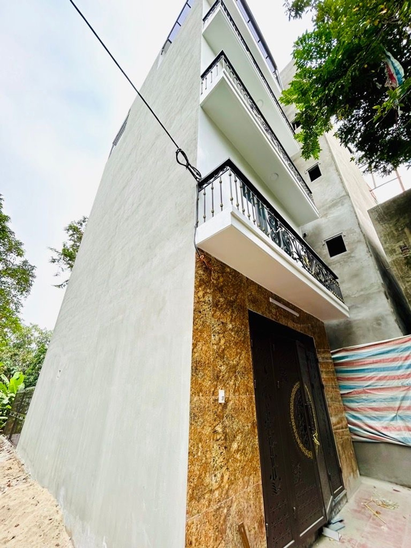 Bán nhà Đê Nguyễn Khoái - diện tích 44m2 5 tầng - Nhà mới kính koong, full nội thất - giá 6,45 tỷ