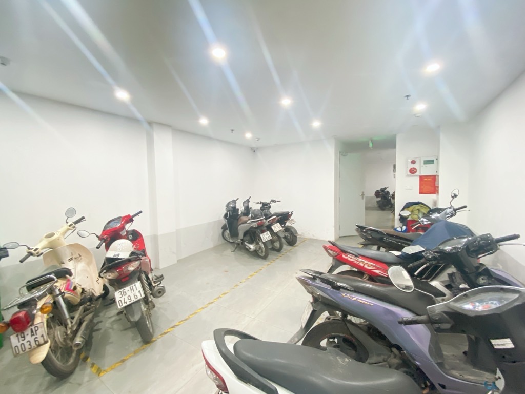 Bán nhà Đường La Thanh - diện tích 102m2 8 tầng - Ngõ 1 ô tô - giá 39,5 tỷ