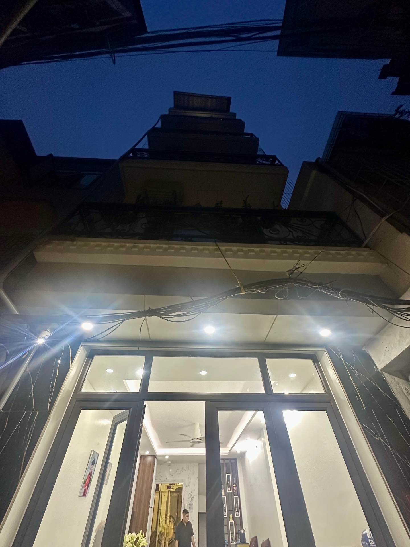 Bán nhà Tân Mai - diện tích 40m2 6 tầng - Ô tô đỗ cửa - giá 14,2 tỷ