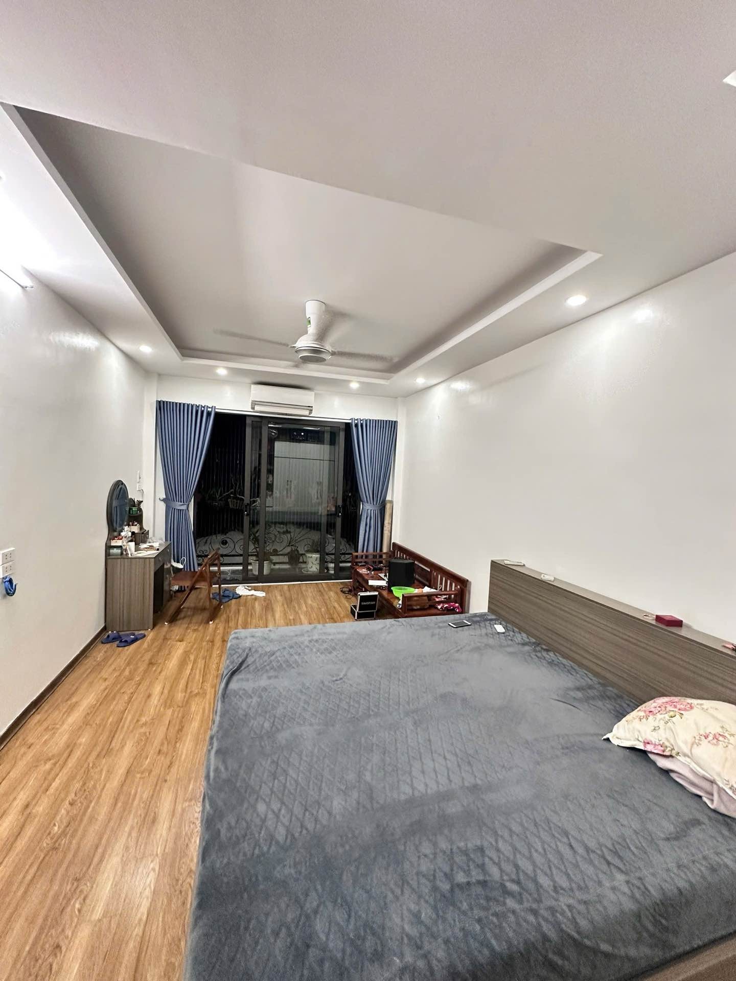 Bán nhà Tân Mai - diện tích 40m2 6 tầng - Ô tô đỗ cửa - giá 14,2 tỷ