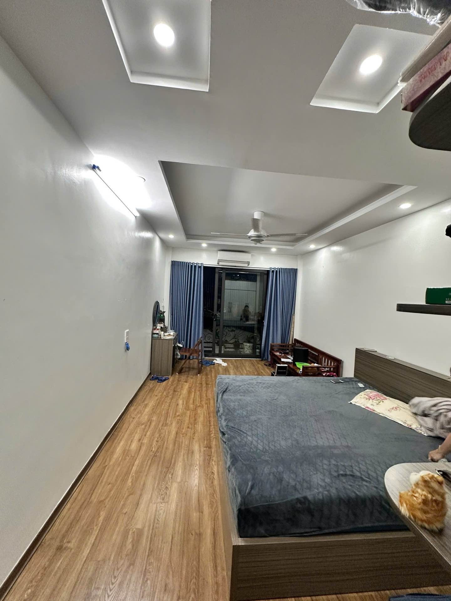 Bán nhà Tân Mai - diện tích 40m2 6 tầng - Ô tô đỗ cửa - giá 14,2 tỷ