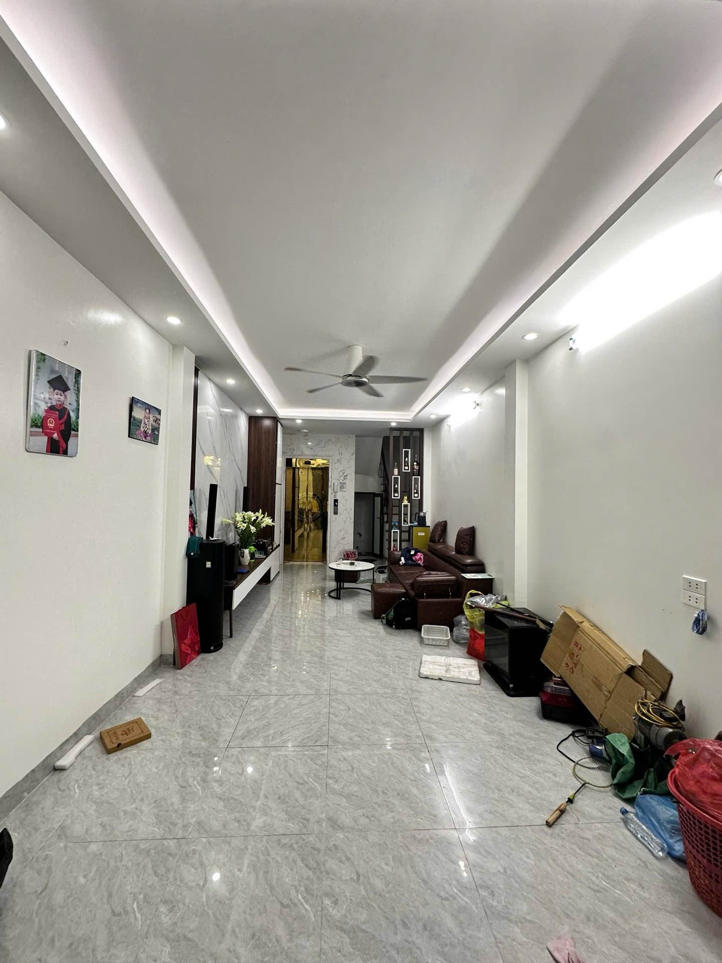Bán nhà Tân Mai - diện tích 40m2 6 tầng - Ô tô đỗ cửa - giá 14,2 tỷ