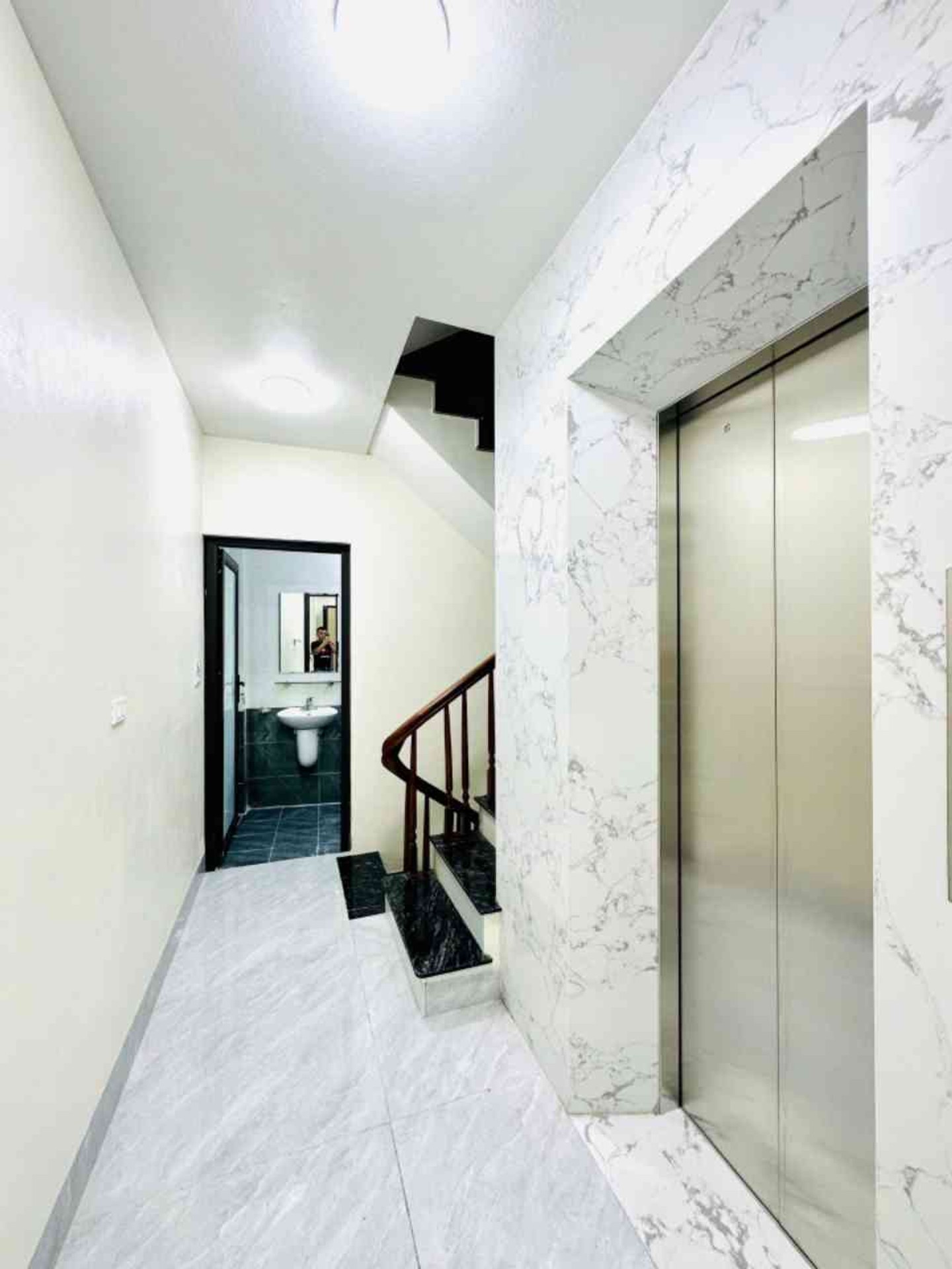 Bán nhà Hoàng Mai - diện tích 35m2 6 tầng - Thang máy - giá 8,4 tỷ