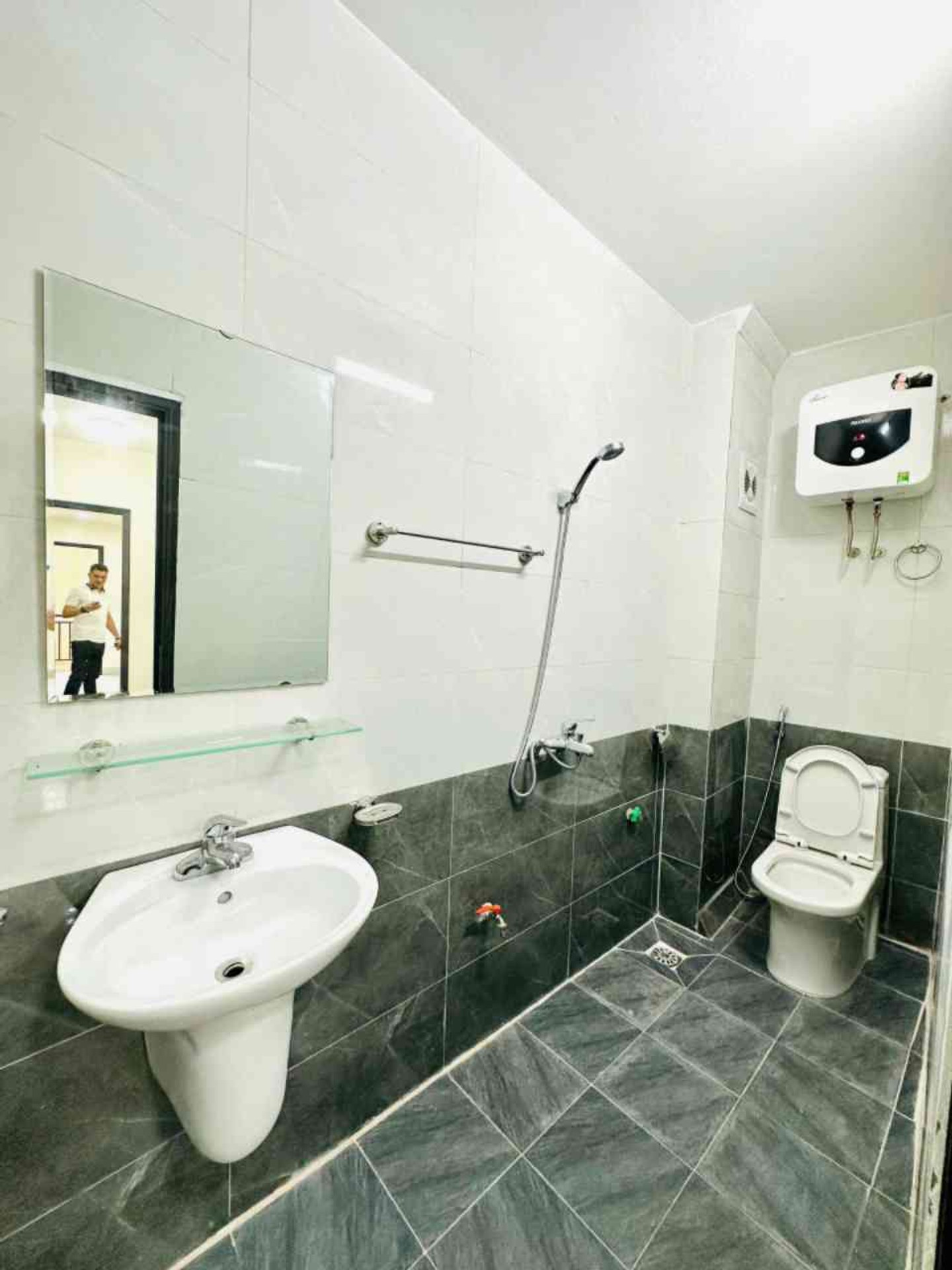 Bán nhà Hoàng Mai - diện tích 35m2 6 tầng - Thang máy - giá 8,4 tỷ