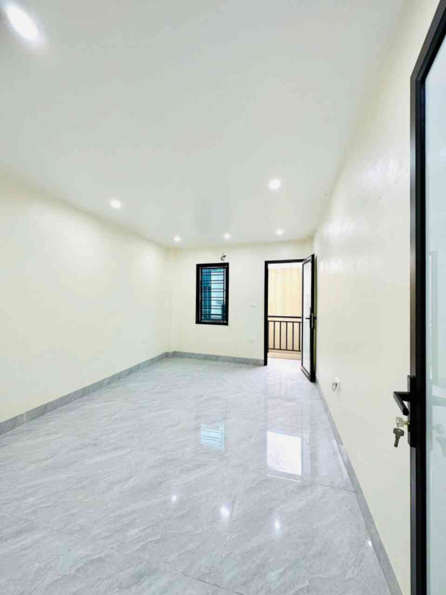 Bán nhà Hoàng Mai - diện tích 35m2 6 tầng - Thang máy - giá 8,4 tỷ