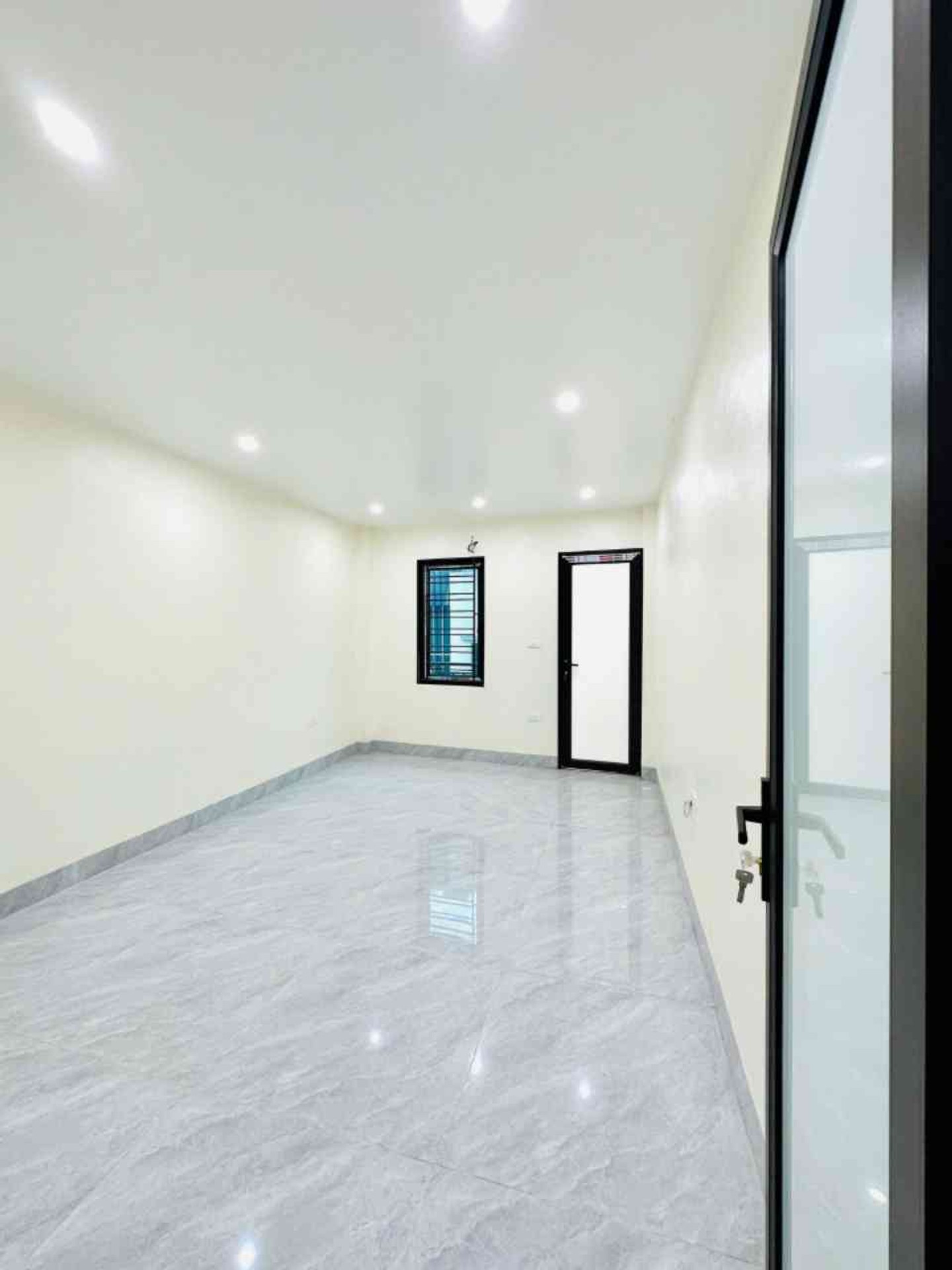 Bán nhà Hoàng Mai - diện tích 35m2 6 tầng - Thang máy - giá 8,4 tỷ
