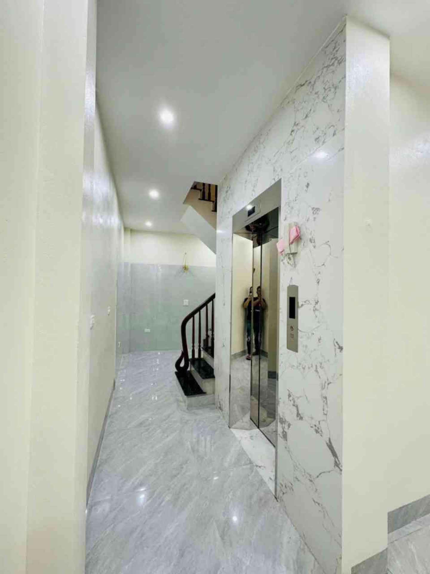 Bán nhà Hoàng Mai - diện tích 35m2 6 tầng - Thang máy - giá 8,4 tỷ