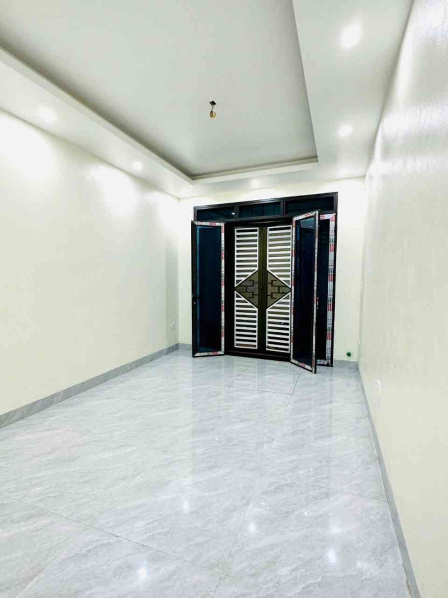 Bán nhà Hoàng Mai - diện tích 35m2 6 tầng - Thang máy - giá 8,4 tỷ