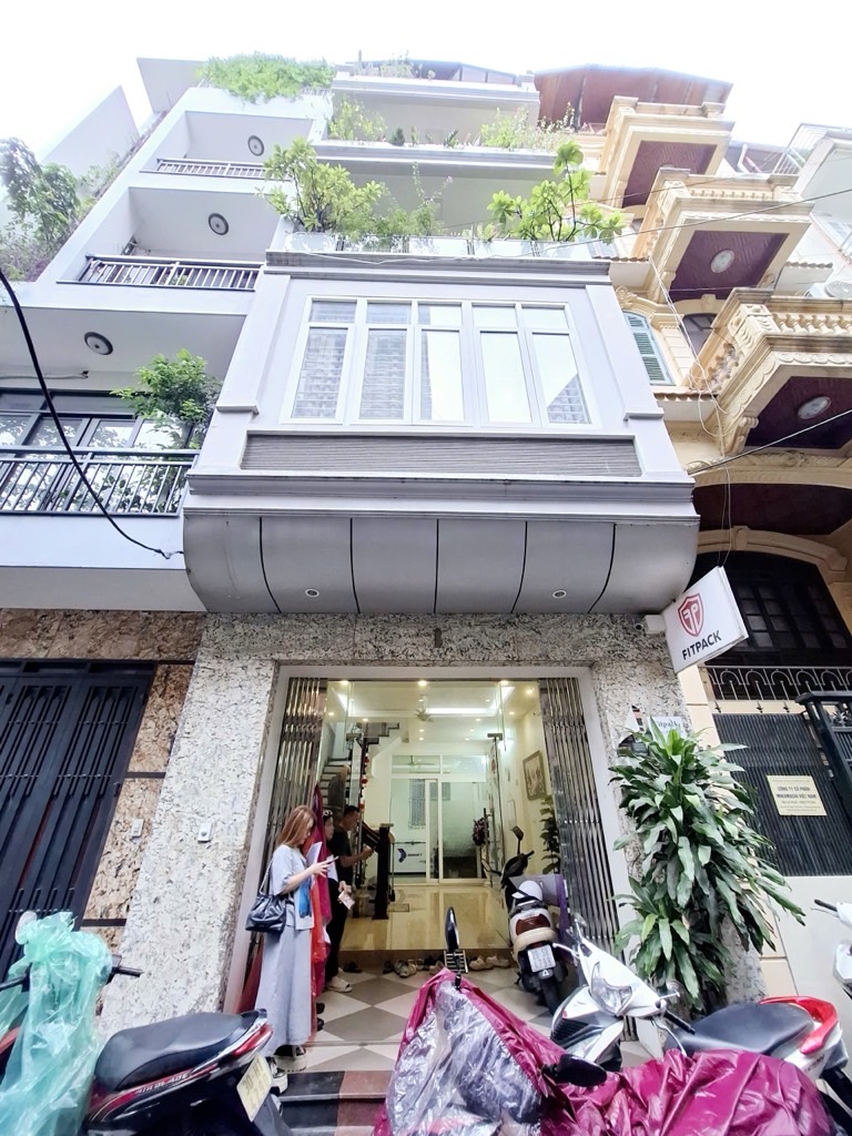 Bán nhà Thịnh Hào - diện tích 62m2 5 tầng - Nhà đẹp, thiết kế hưởng thụ - giá 29,6 tỷ