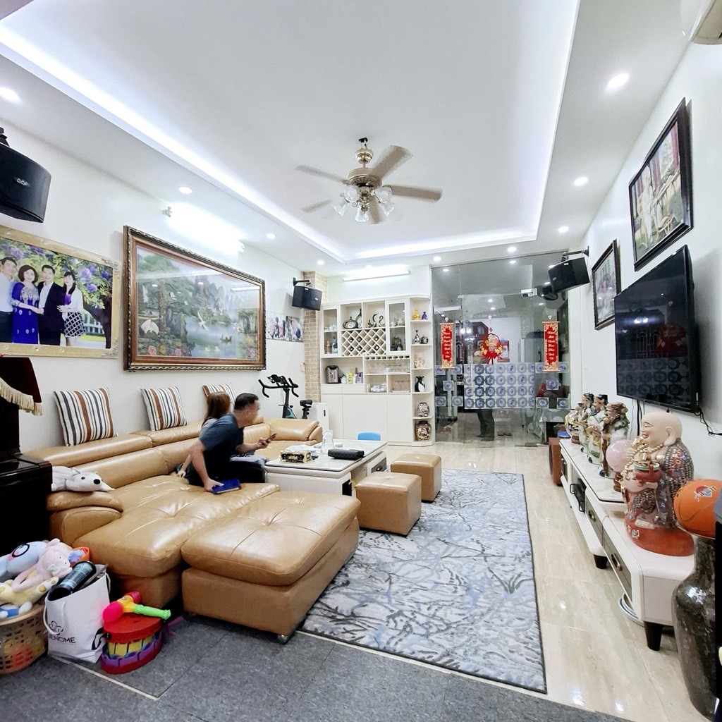 Bán nhà Thịnh Hào - diện tích 62m2 5 tầng - Nhà đẹp, thiết kế hưởng thụ - giá 29,6 tỷ