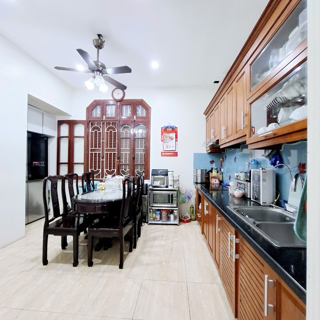 Bán nhà Thịnh Hào - diện tích 62m2 5 tầng - Nhà đẹp, thiết kế hưởng thụ - giá 29,6 tỷ