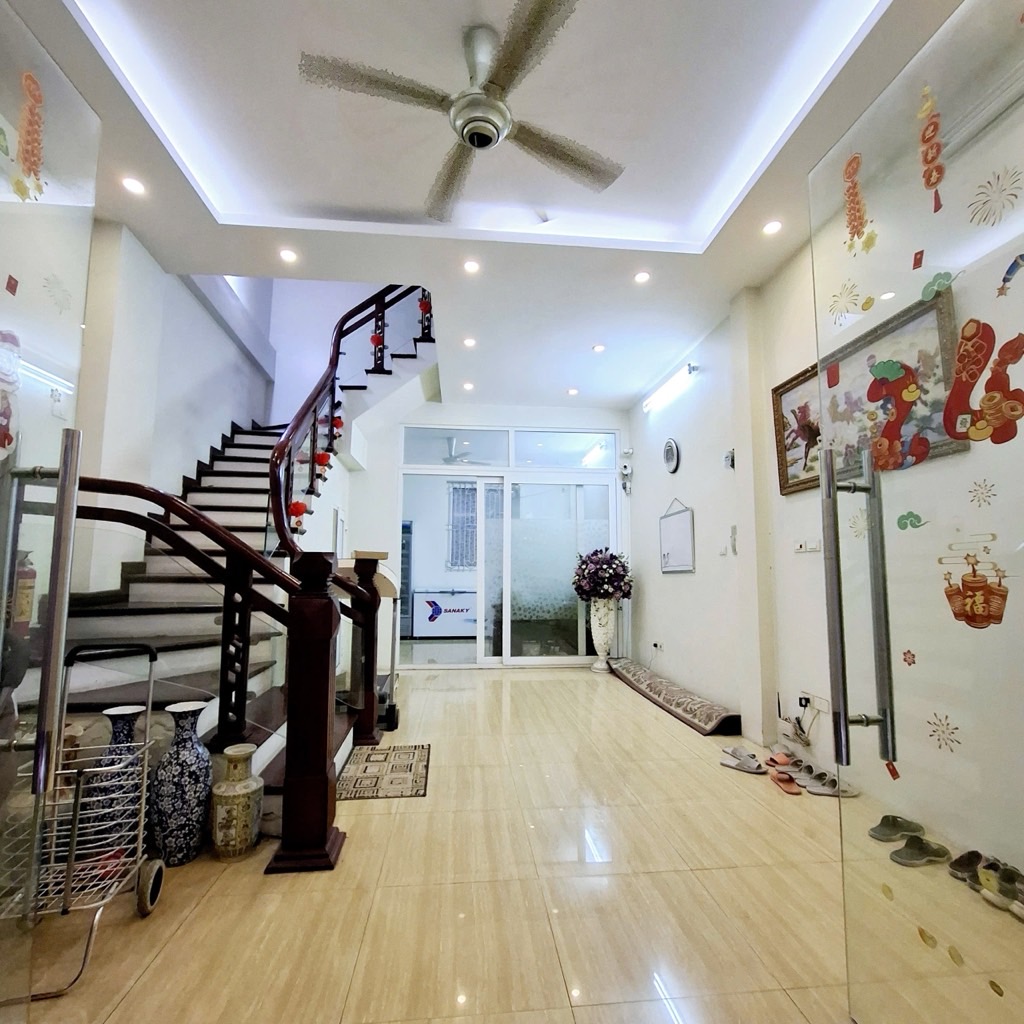 Bán nhà Thịnh Hào - diện tích 62m2 5 tầng - Nhà đẹp, thiết kế hưởng thụ - giá 29,6 tỷ