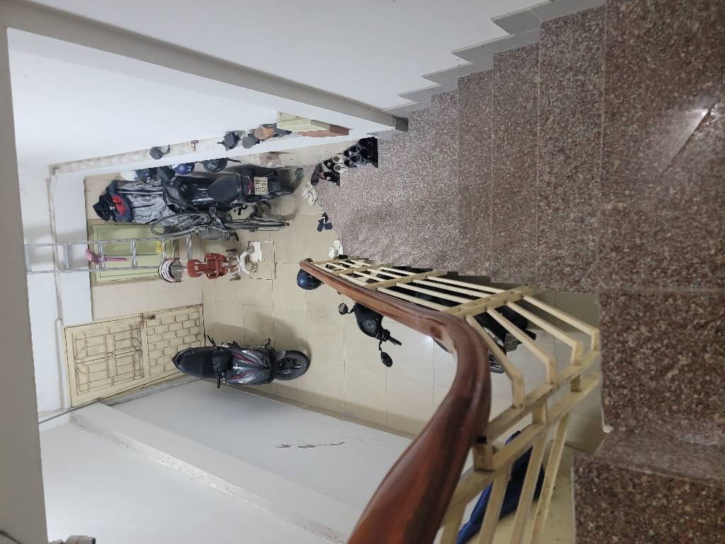 Bán nhà Phố 8/3 - diện tích 50m2 5 tầng - Mặt phố, vỉa hè kinh doanh sầm uất - giá 30,5 tỷ