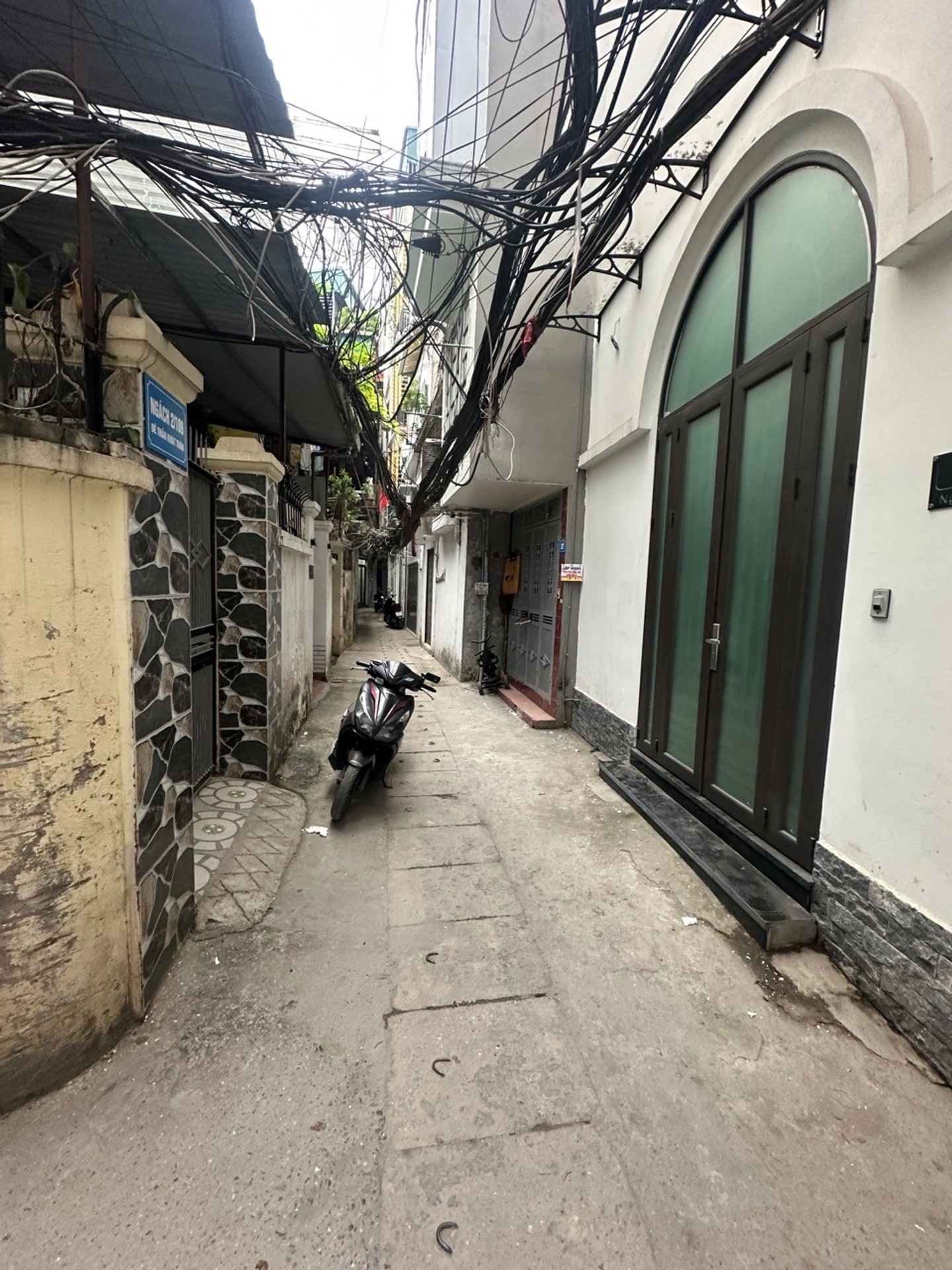 Bán nhà Trần Khát Chân - diện tích 33m2 5 tầng - ô tô đỗ gần - giá 8,8 tỷ