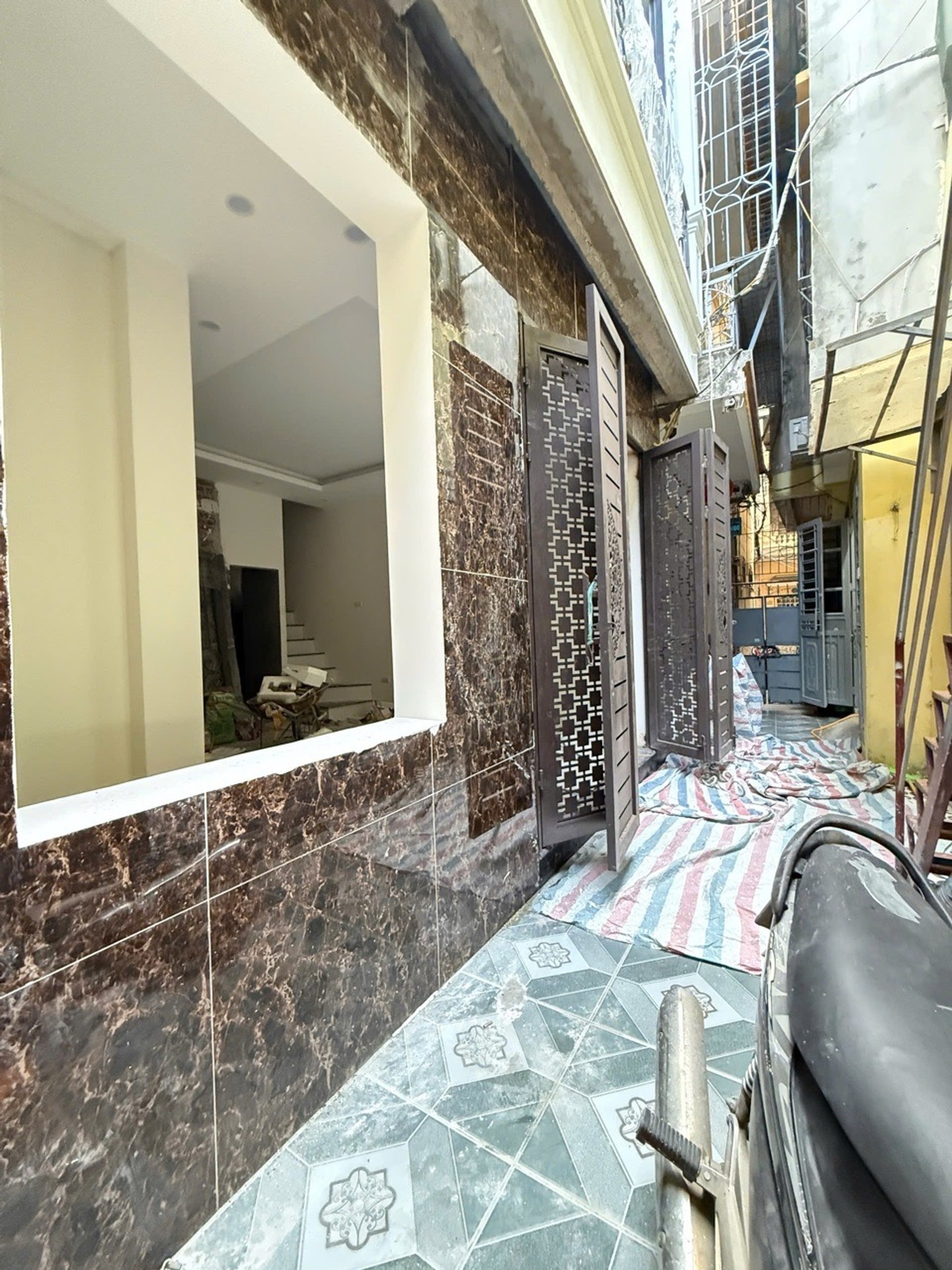 Bán nhà Giáp Bát - diện tích 31m2 5 tầng - Thang máy - giá 8,3 tỷ
