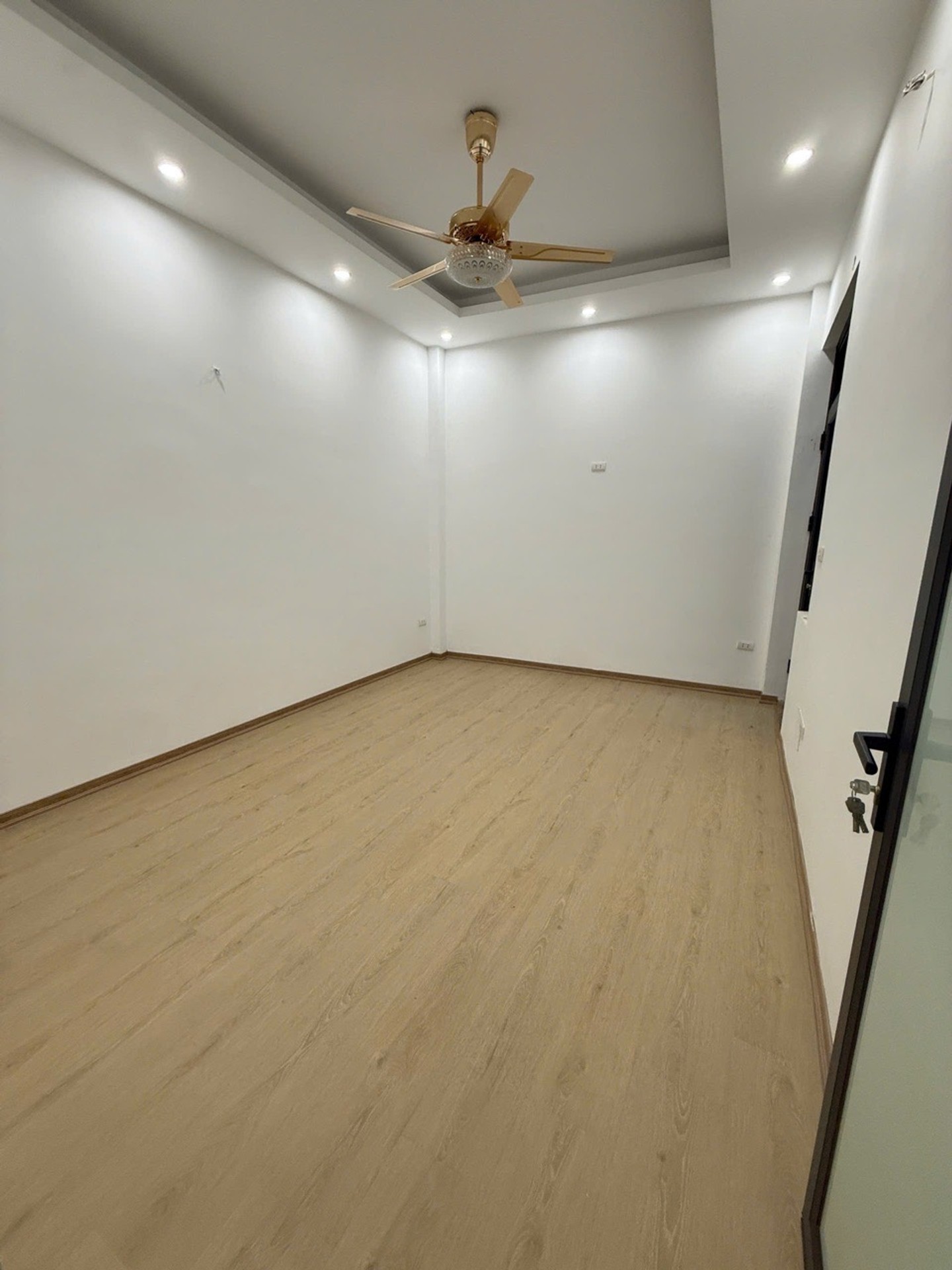 Bán nhà Vĩnh Hưng - diện tích 42m2 5 tầng - gần ô tô - giá 7,3 tỷ