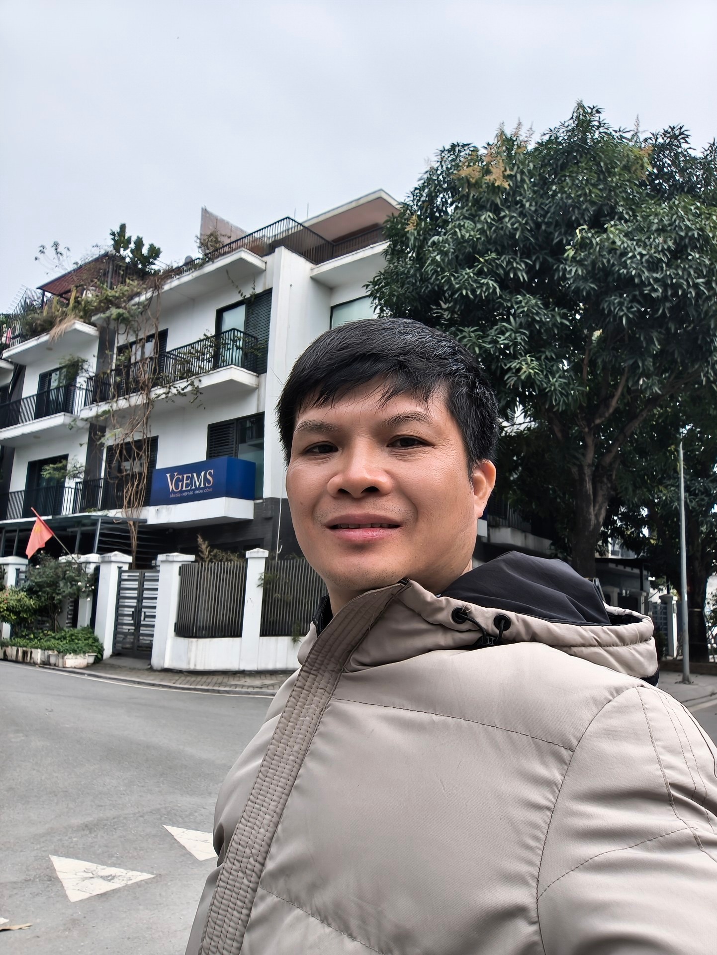 Bán nhà Ngõ 4 ô tô trở lên ( >11m) - diện tích 124m2 4 tầng - Lô góc 2 mặt thoáng - giá 39,8 tỷ