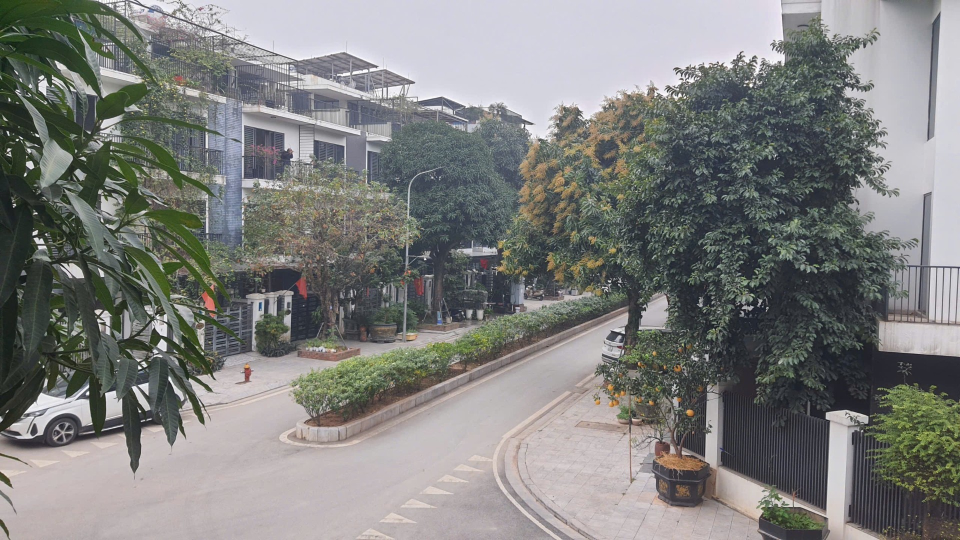 Bán nhà Ngõ 4 ô tô trở lên ( >11m) - diện tích 124m2 4 tầng - Lô góc 2 mặt thoáng - giá 39,8 tỷ