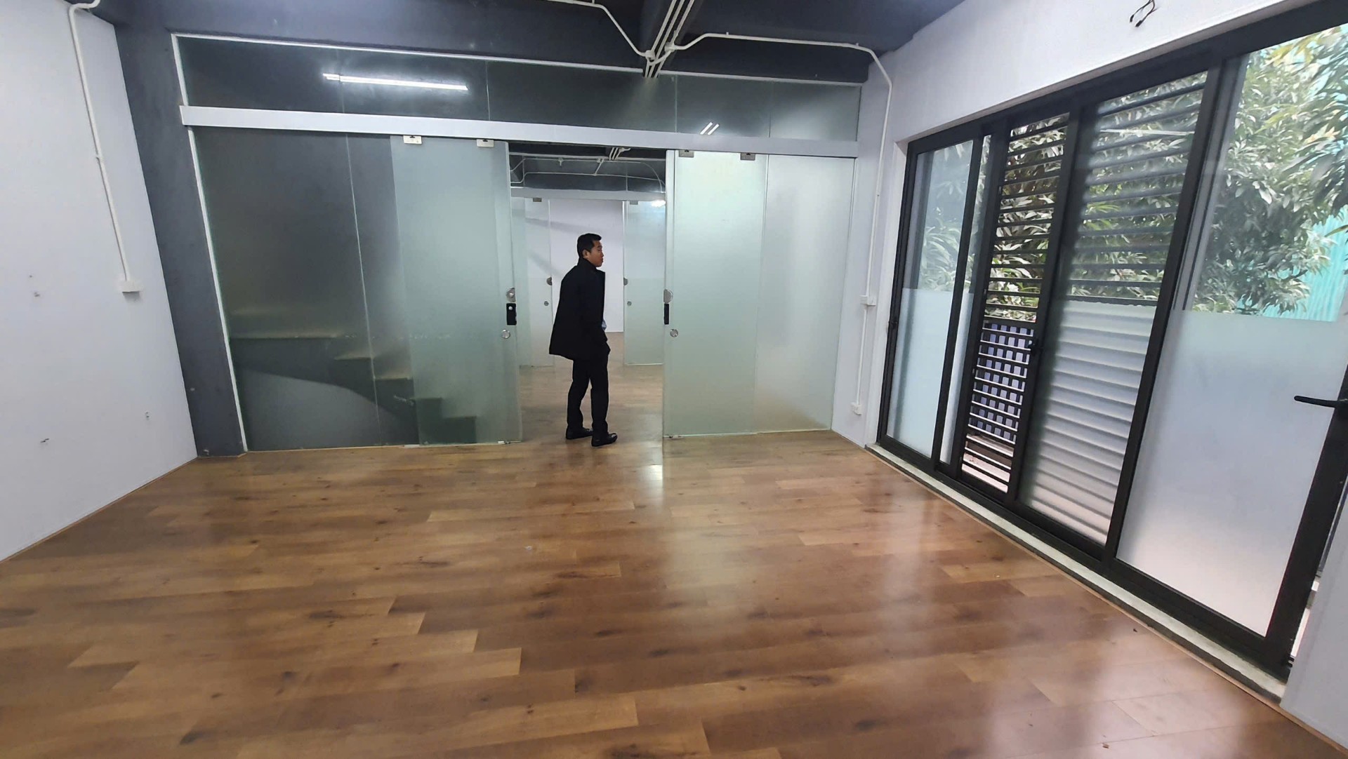 Bán nhà Ngõ 4 ô tô trở lên ( >11m) - diện tích 124m2 4 tầng - Lô góc 2 mặt thoáng - giá 39,8 tỷ