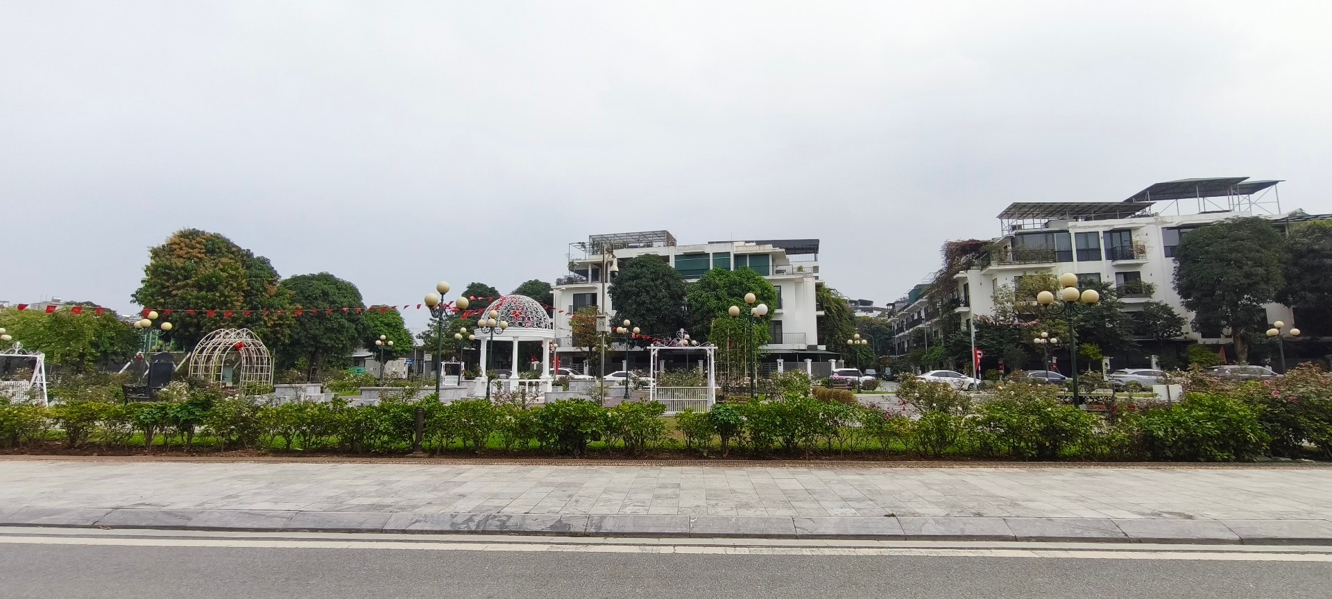 Bán nhà Ngõ 4 ô tô trở lên ( >11m) - diện tích 124m2 4 tầng - Lô góc 2 mặt thoáng - giá 39,8 tỷ