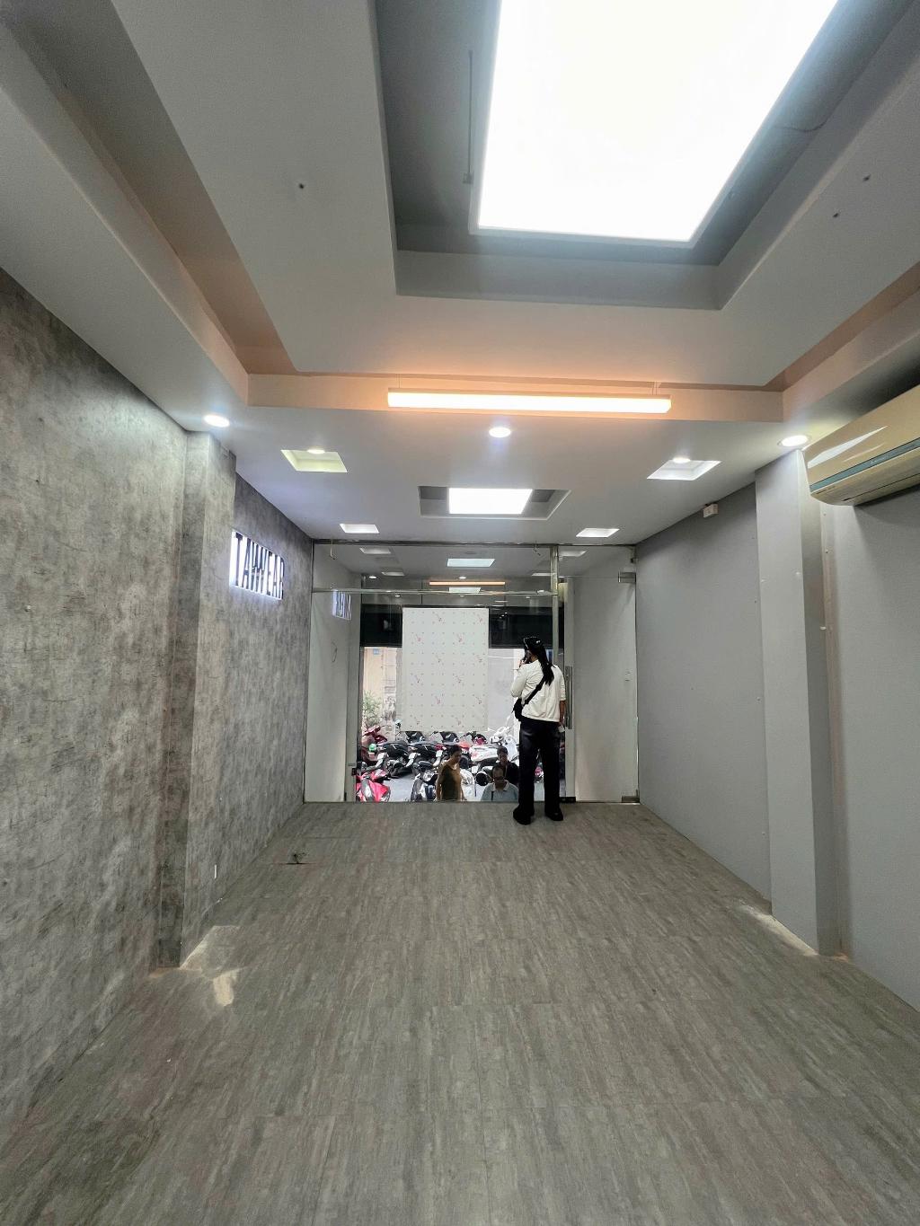 Bán nhà Đông Các - diện tích 64m2 8 tầng - Mặt phố thang máy mới tinh - giá 38 tỷ