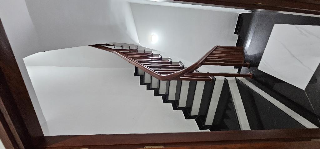 Bán nhà Ngõ Quỳnh - diện tích 40m2 4 tầng - Lô góc, ô tô nhỏ - giá 12 tỷ